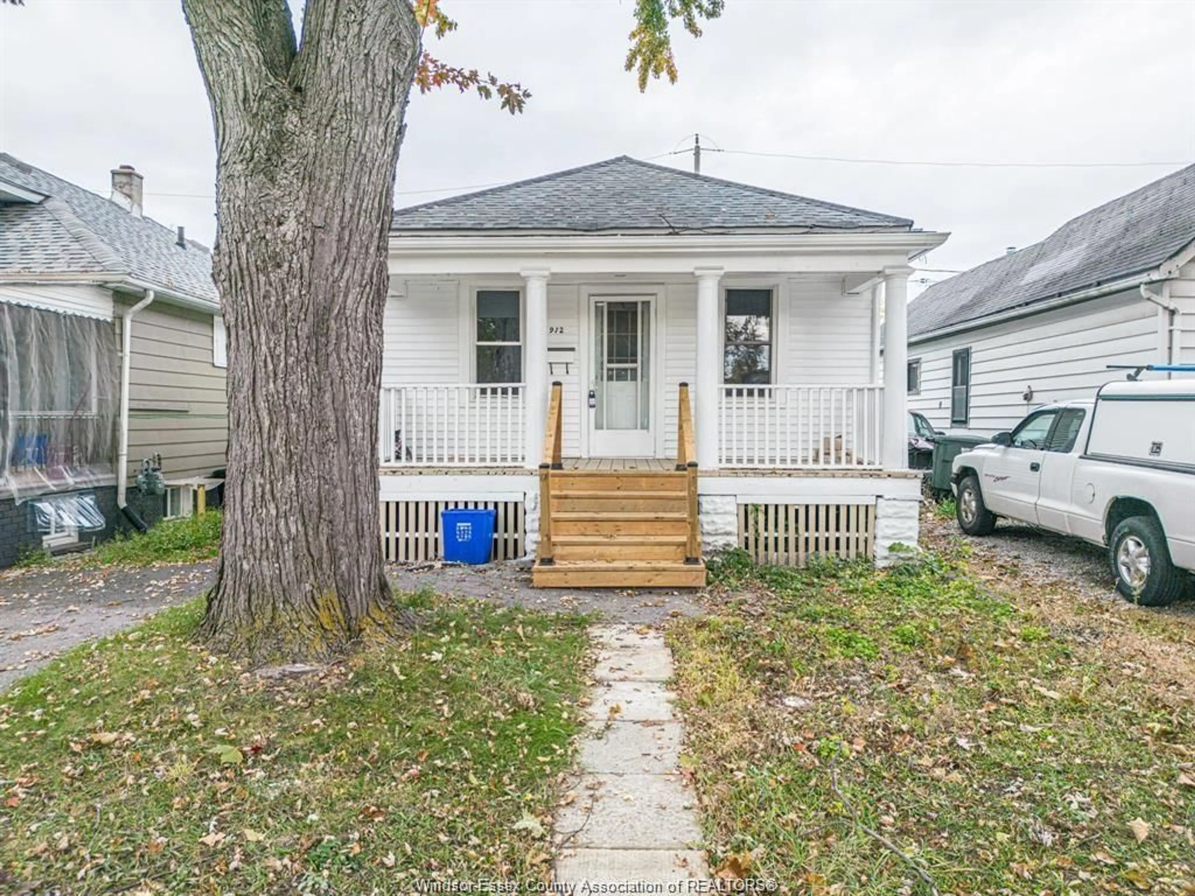 Unknown for 912 MCKAY Ave, Windsor Ontario N9B 2A5