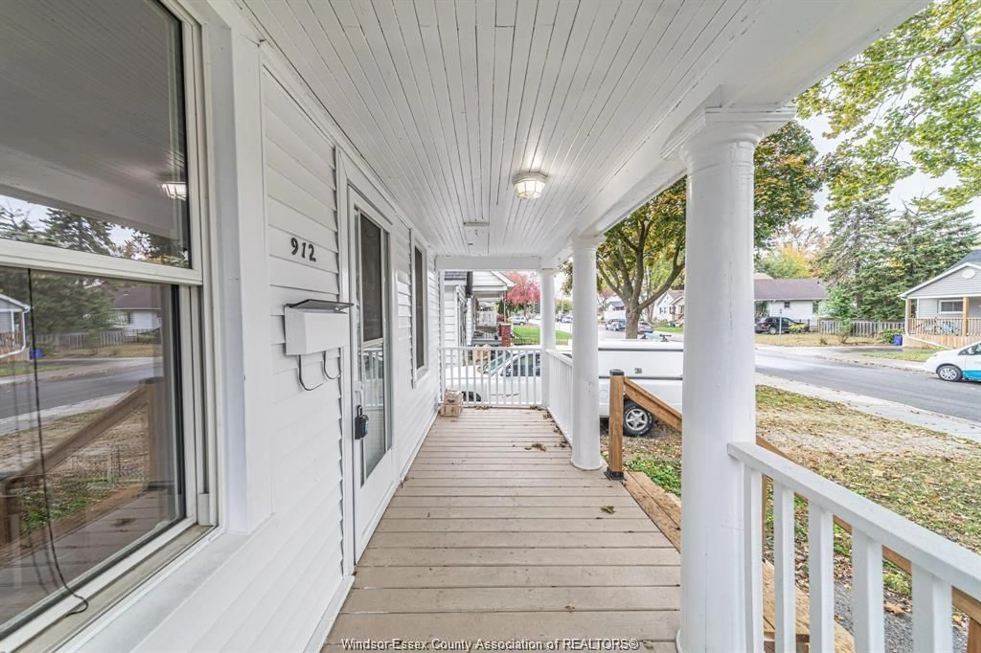 Patio, street for 912 MCKAY Ave, Windsor Ontario N9B 2A5