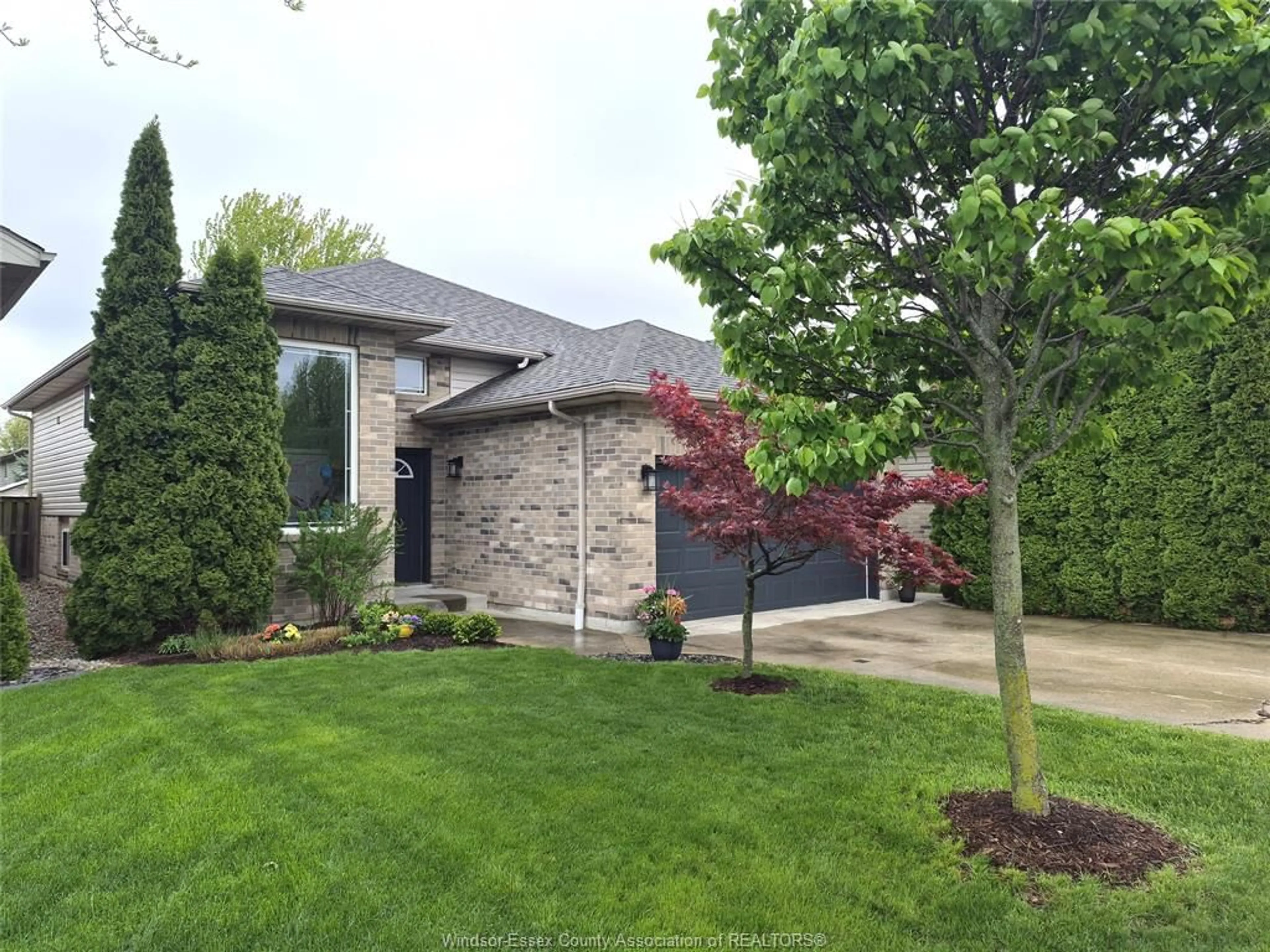 Home with brick exterior material, street for 2514 DUNESHILL Ave, Windsor Ontario N8P 1Y2