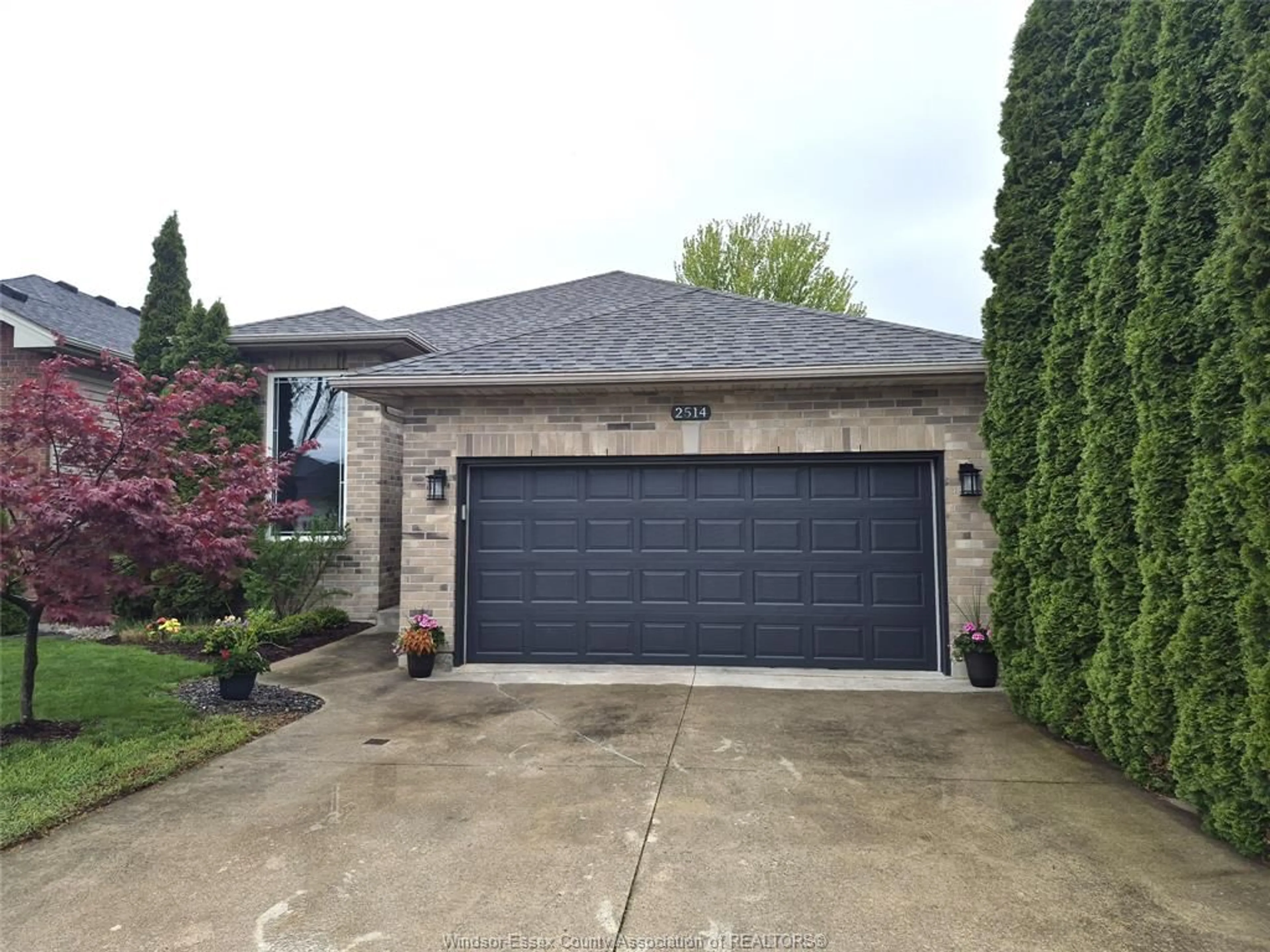 Indoor garage for 2514 DUNESHILL Ave, Windsor Ontario N8P 1Y2