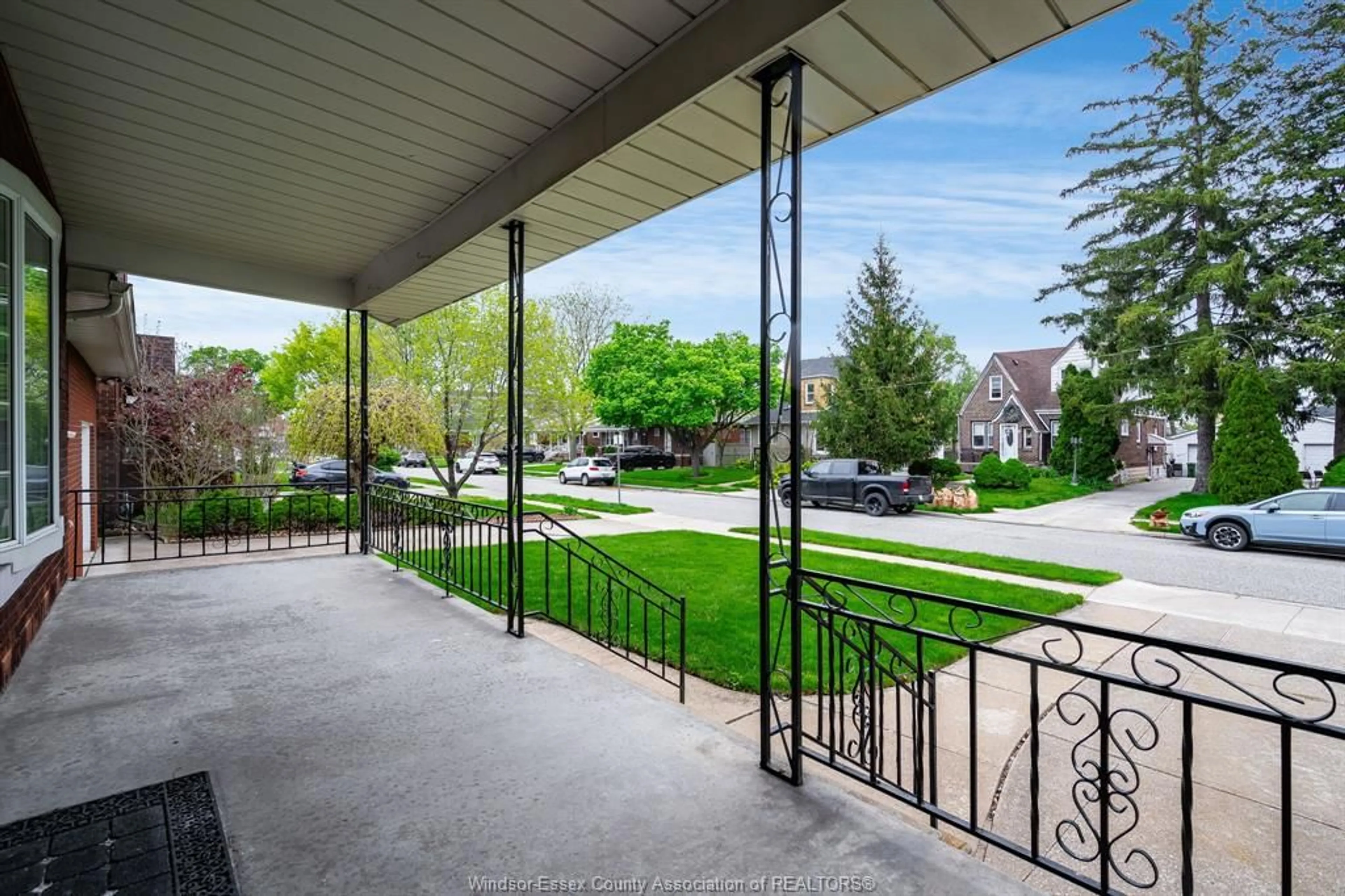 Patio, street for 2279 Lillian Ave, Windsor Ontario N8X 4B1