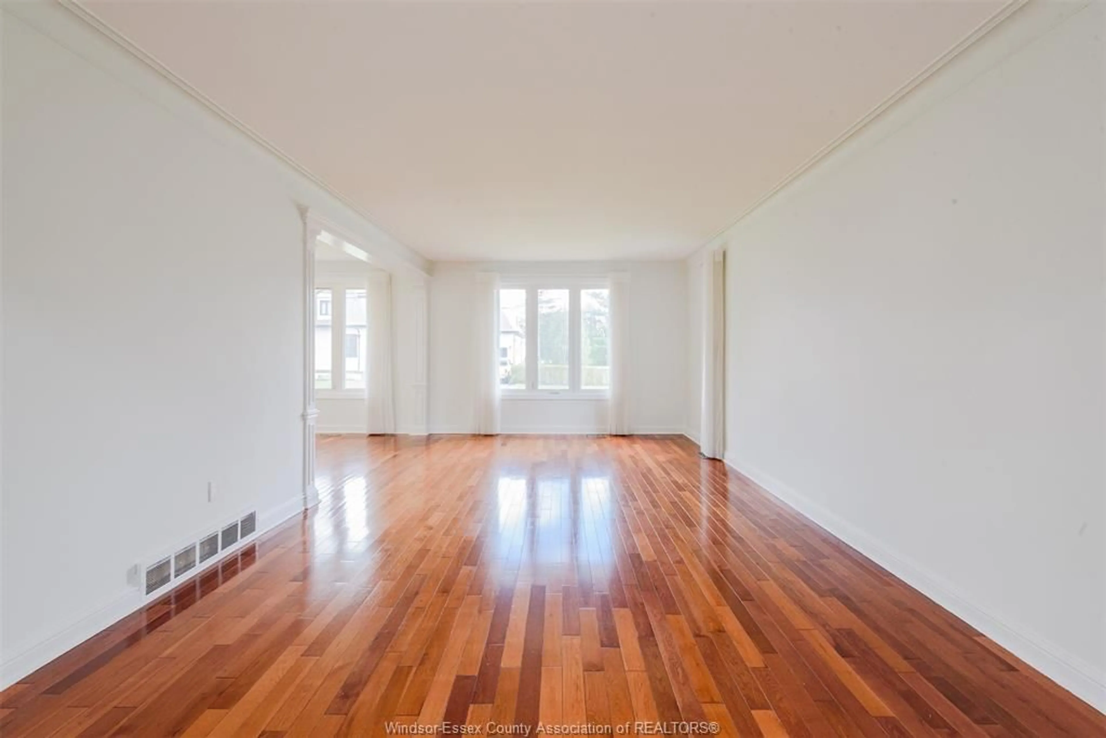 A pic of a room for 740 KENNEDY Dr, Windsor Ontario N9G 1S9