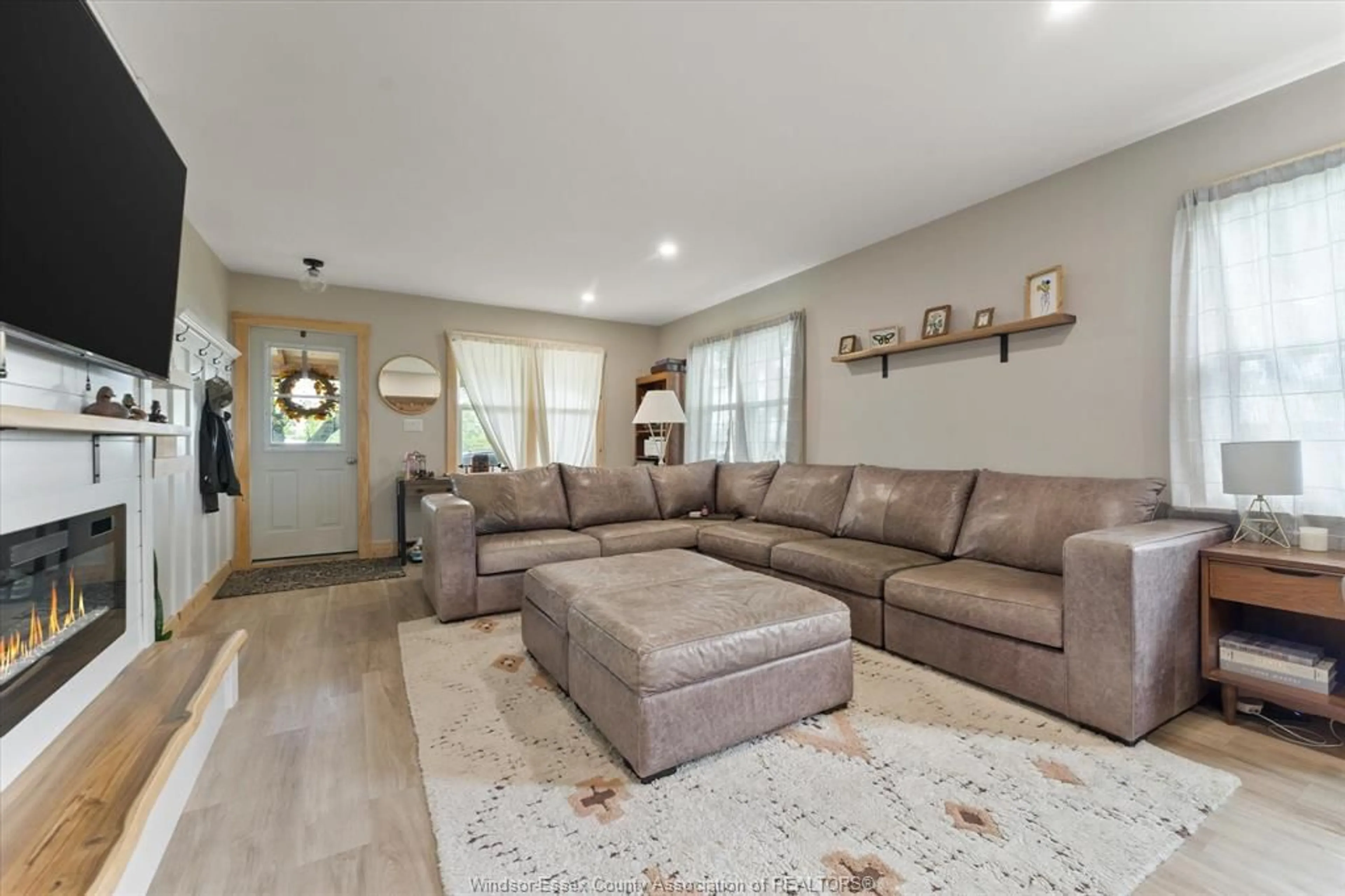 Living room with furniture, unknown for 1722 Mersea Rd D, Leamington Ontario N8H 3V4