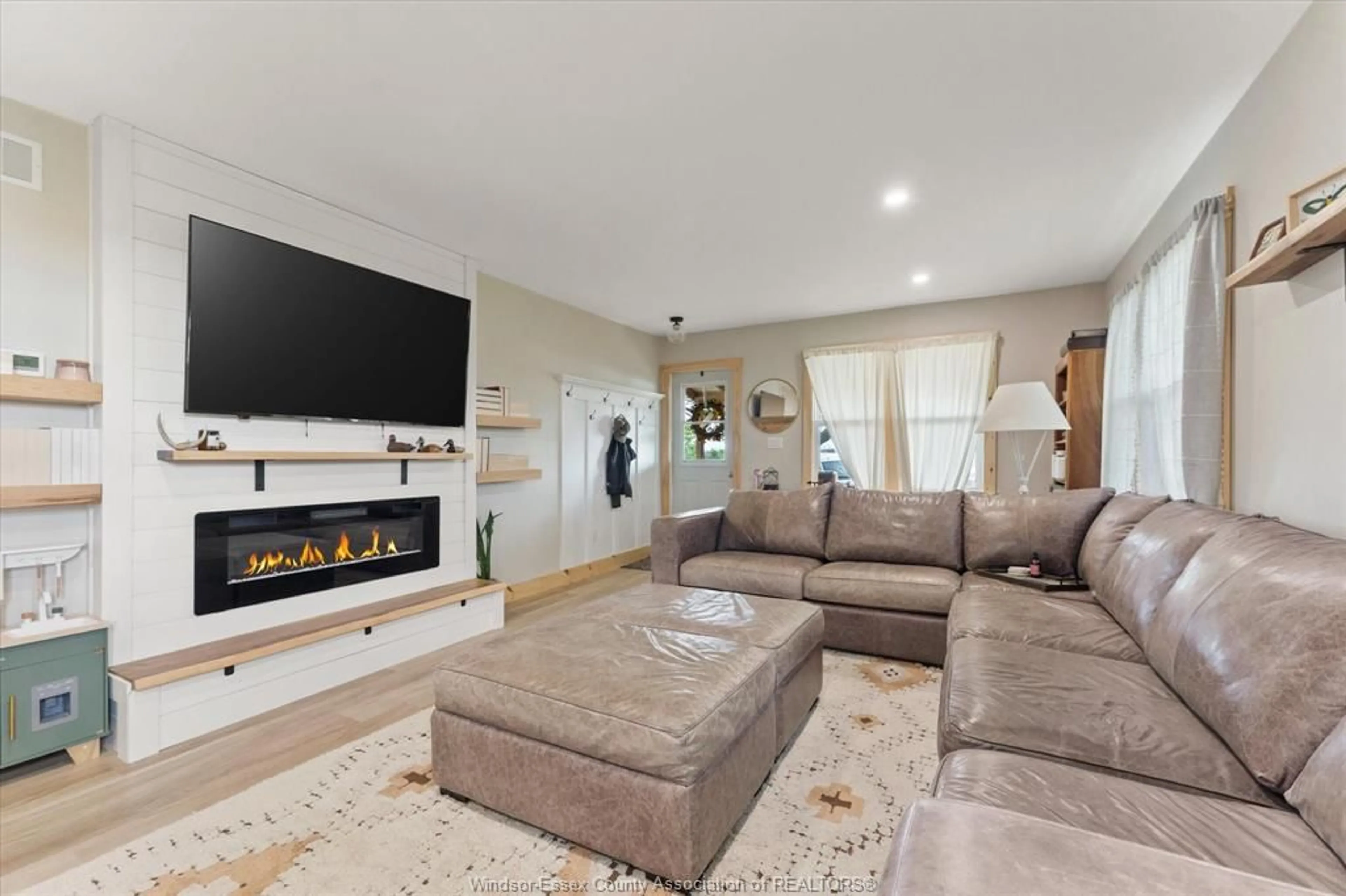 Living room with furniture, unknown for 1722 Mersea Rd D, Leamington Ontario N8H 3V4