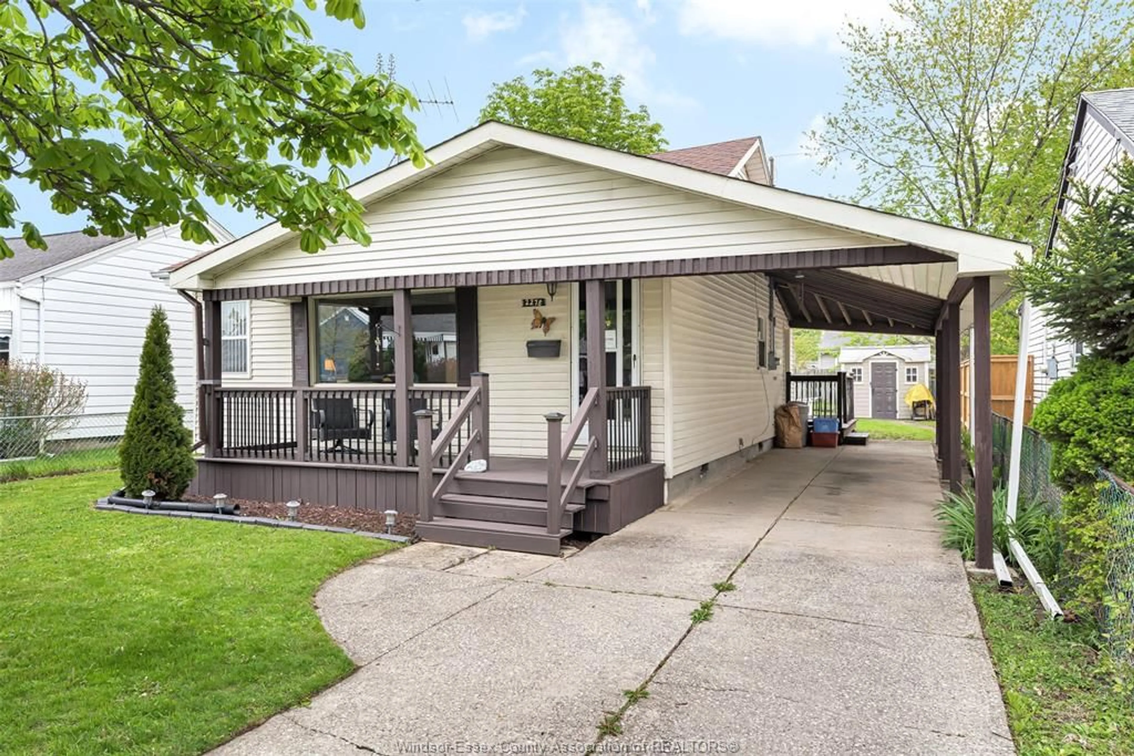 Home with vinyl exterior material, street for 2278 MARENTETTE Ave, Windsor Ontario N8W 2C1