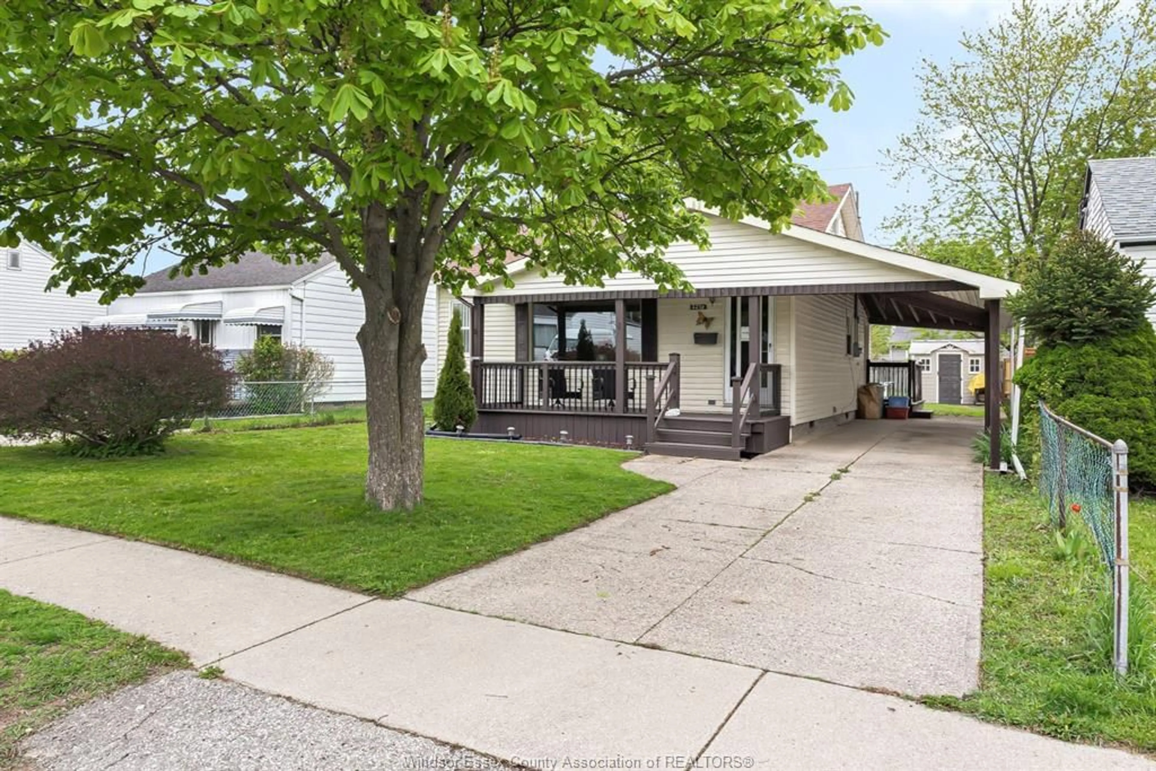 Home with vinyl exterior material, street for 2278 MARENTETTE Ave, Windsor Ontario N8W 2C1