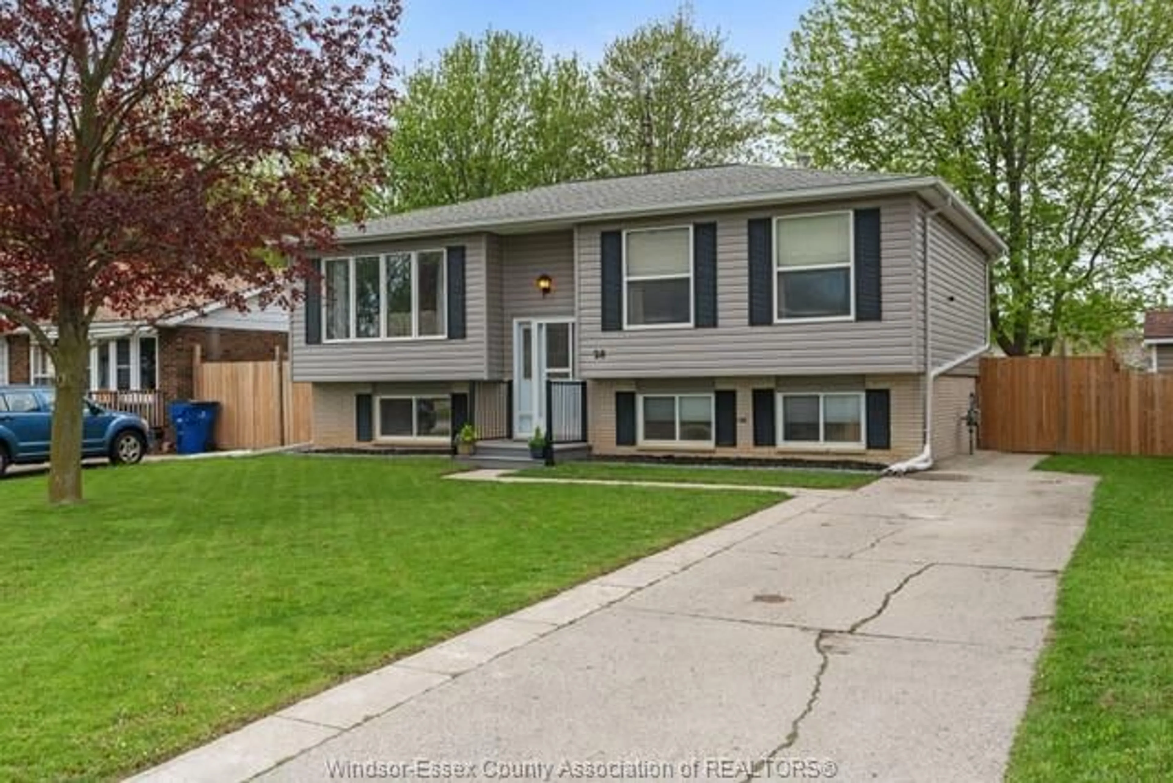 Home with vinyl exterior material, street for 28 VANIER Dr, Tilbury Ontario N0P 2L0