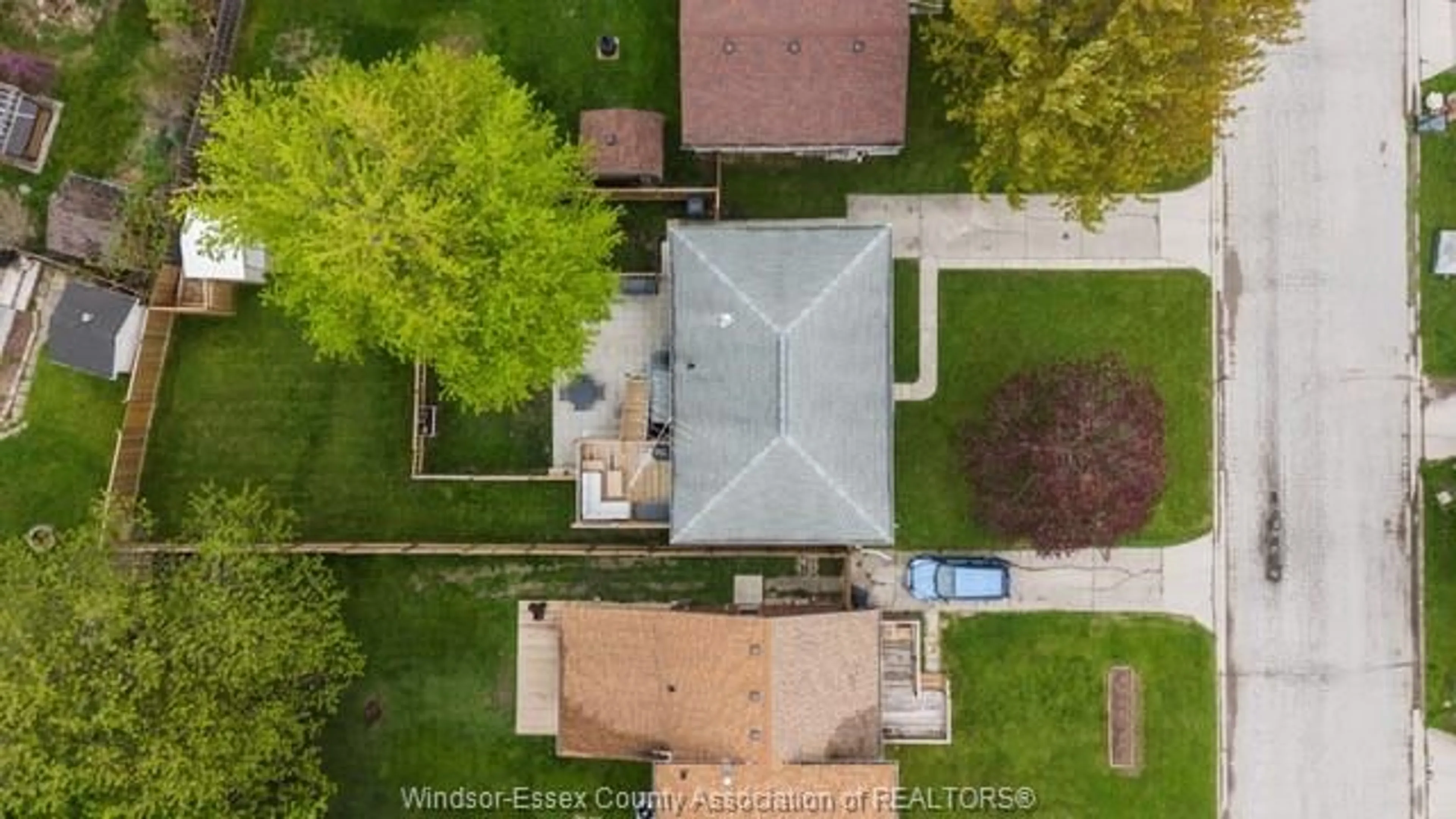 A pic from outside/outdoor area/front of a property/back of a property/a pic from drone, street for 28 VANIER Dr, Tilbury Ontario N0P 2L0