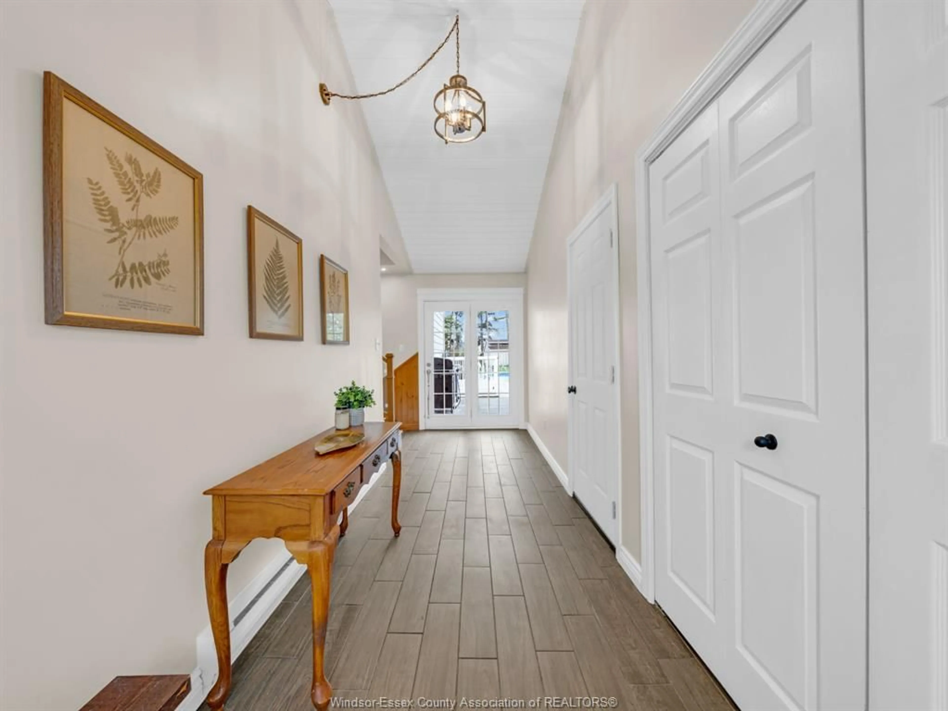 Indoor entryway for 165 Harold Cull Dr, Kingsville Ontario N9Y 1Z4