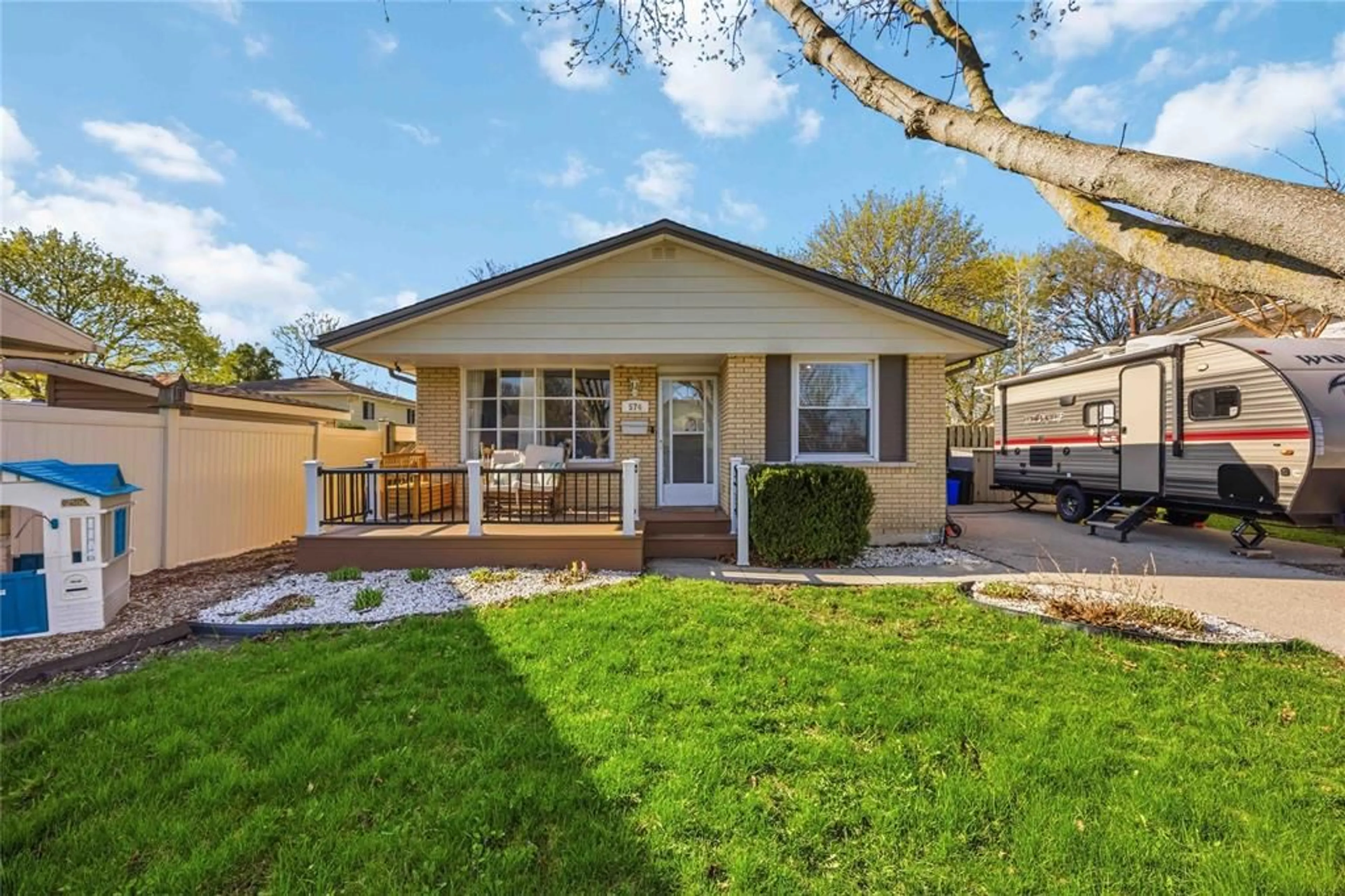 Home with vinyl exterior material, street for 574 Nassau Cres, Sarnia Ontario N7S 4H9
