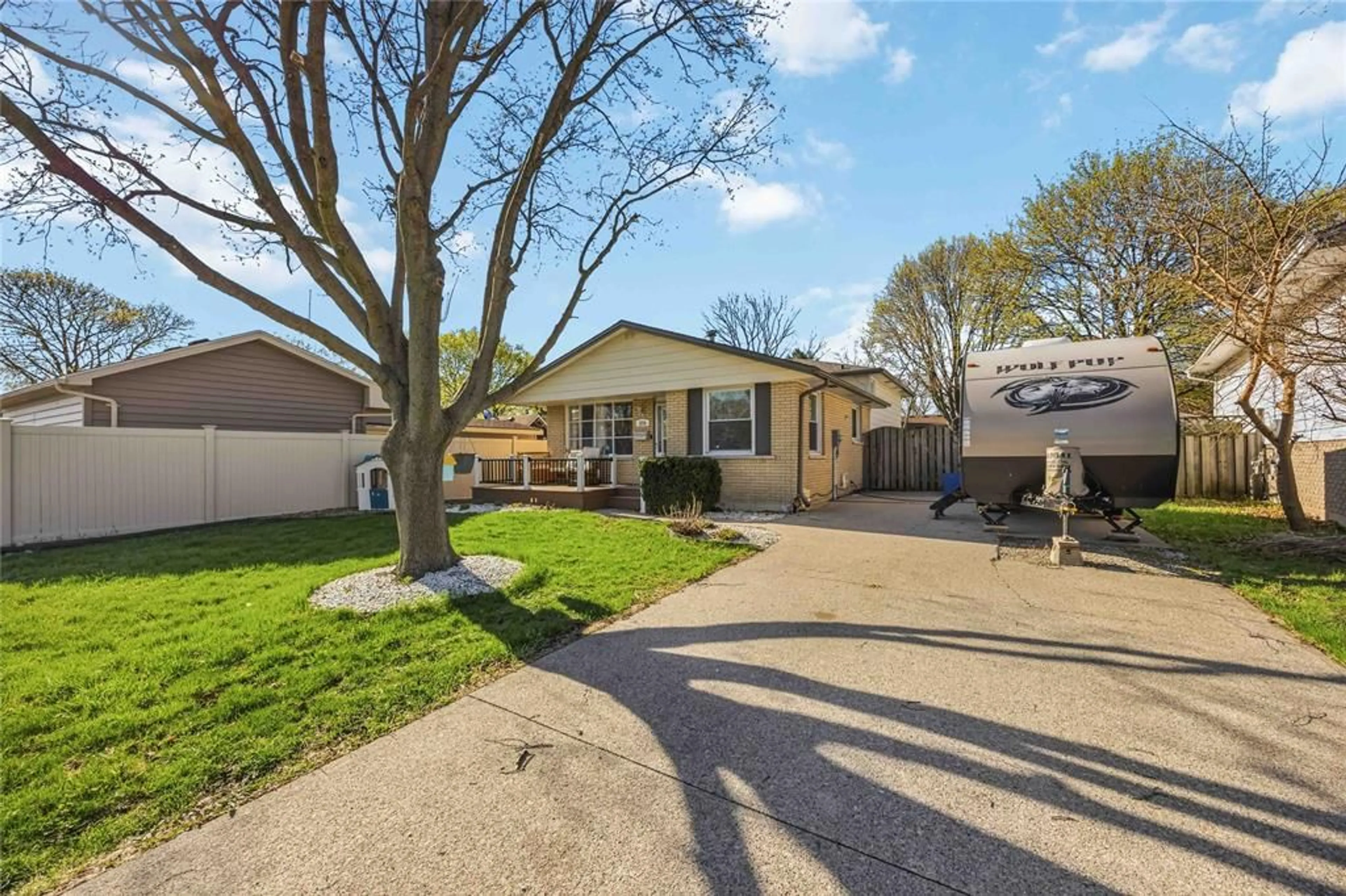 A pic from outside/outdoor area/front of a property/back of a property/a pic from drone, street for 574 Nassau Cres, Sarnia Ontario N7S 4H9