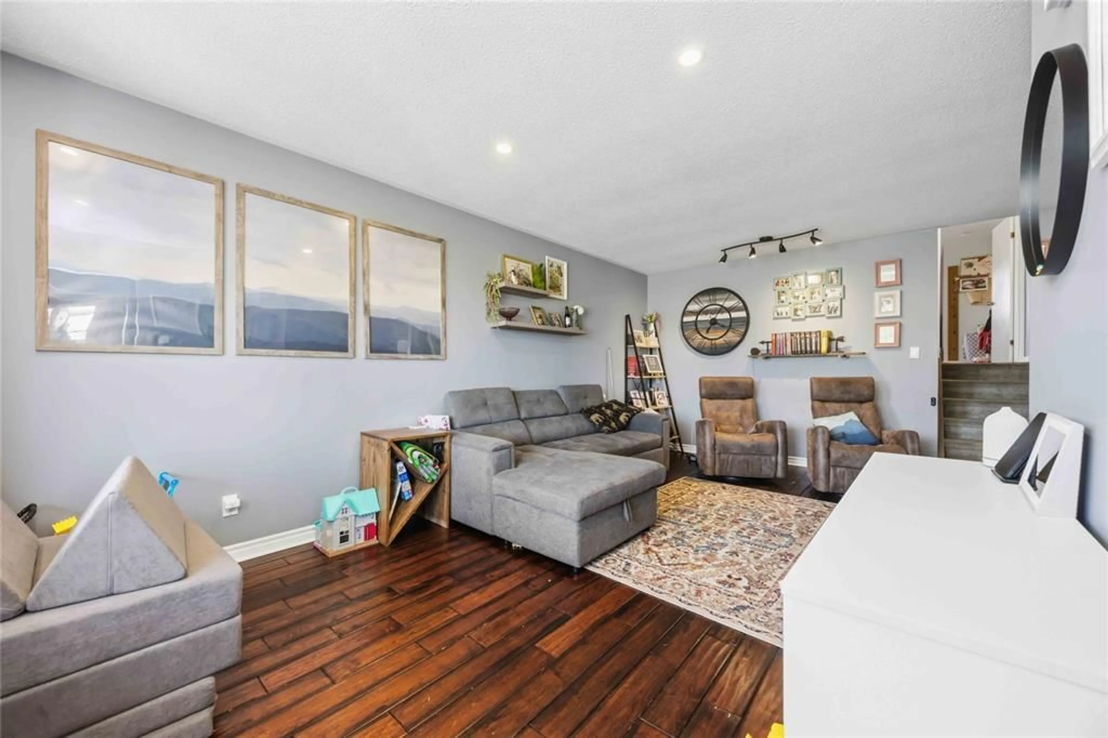 Living room with furniture, wood/laminate floor for 574 Nassau Cres, Sarnia Ontario N7S 4H9