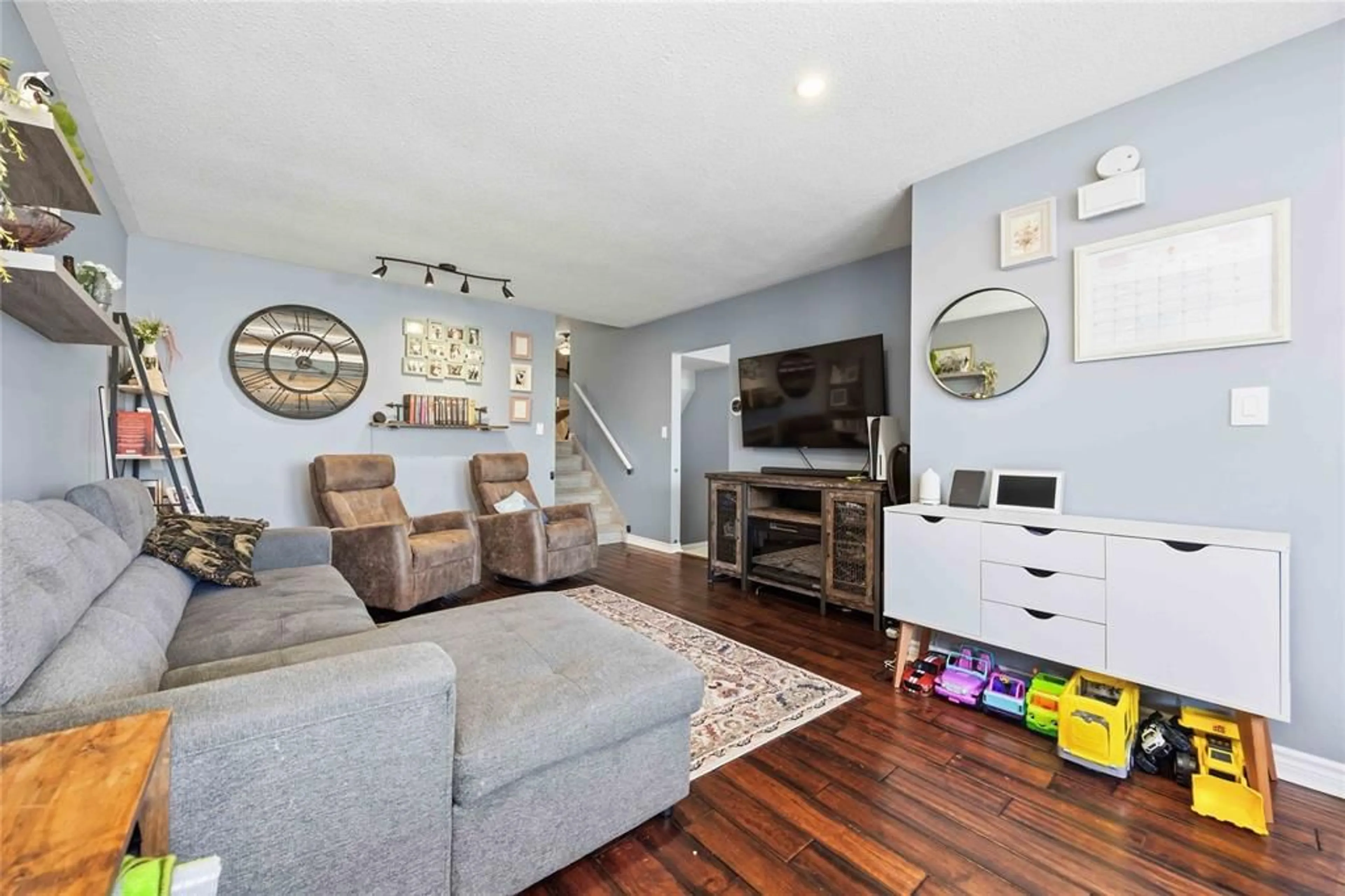 Living room with furniture, wood/laminate floor for 574 Nassau Cres, Sarnia Ontario N7S 4H9
