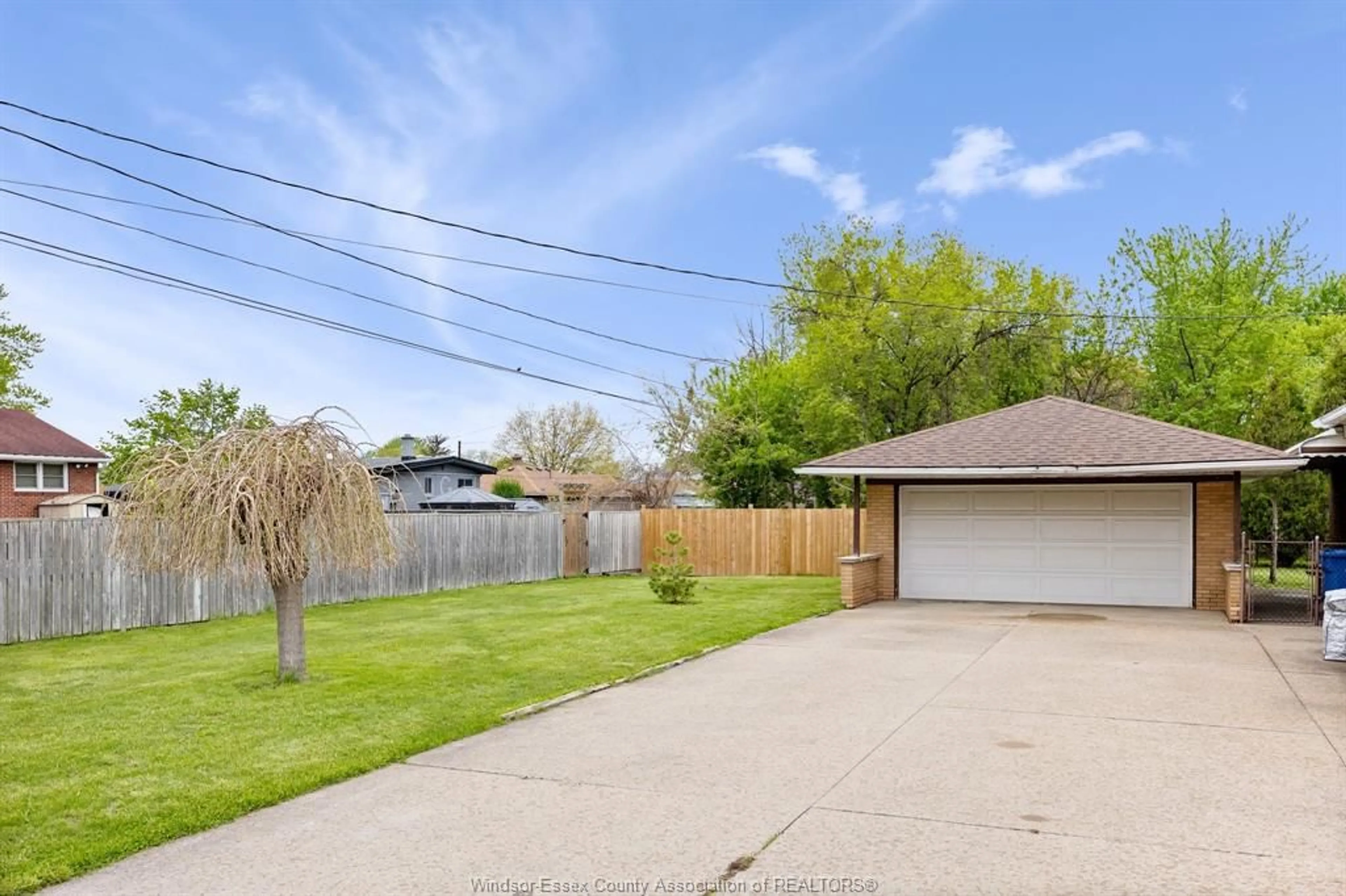 A pic from outside/outdoor area/front of a property/back of a property/a pic from drone, water/lake/river/ocean view for 1400 TOTTEN, Windsor Ontario N9B 1W9