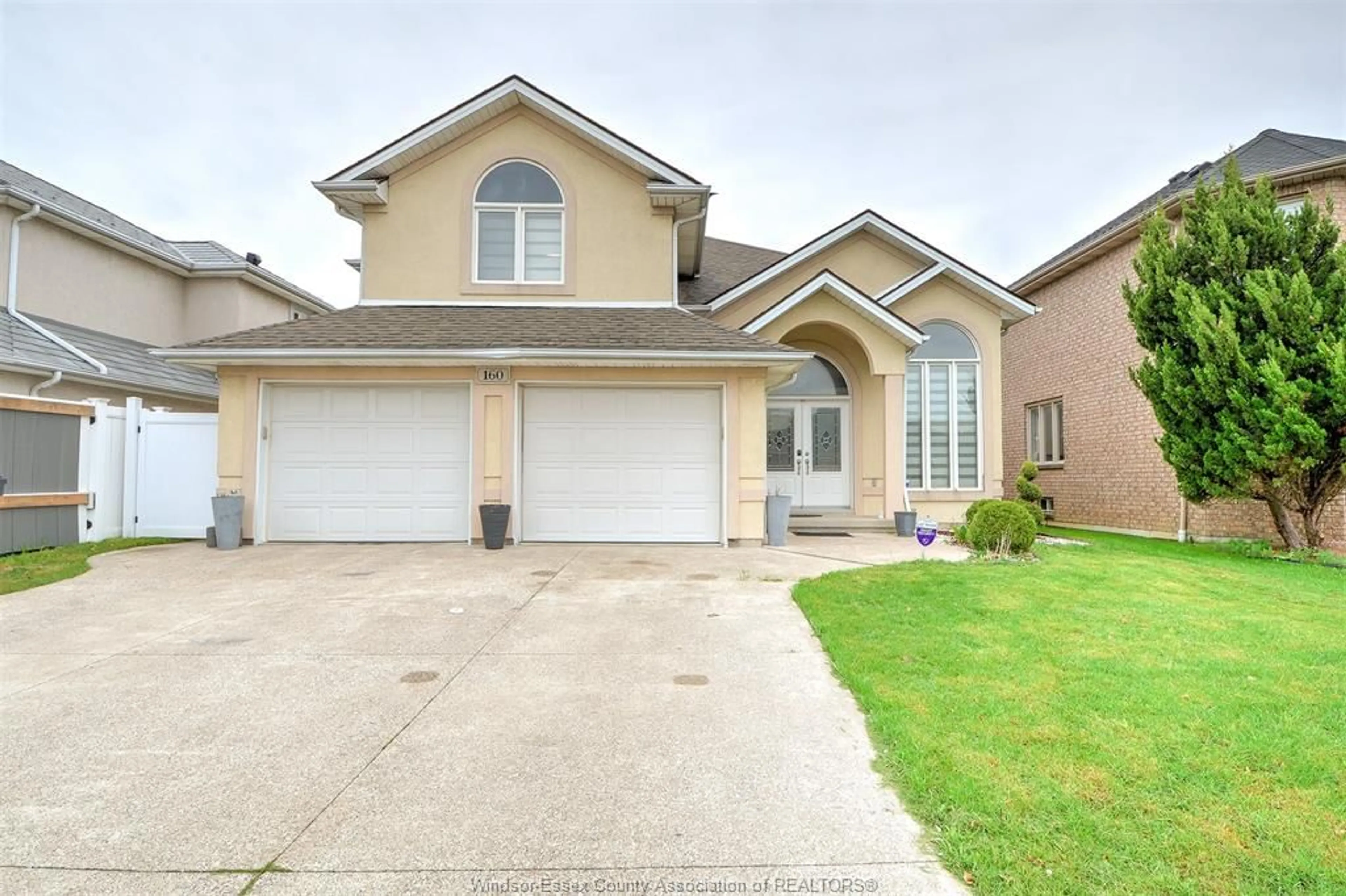 Home with vinyl exterior material, street for 160 BRANTON Cres, Tecumseh Ontario N9K 1E6