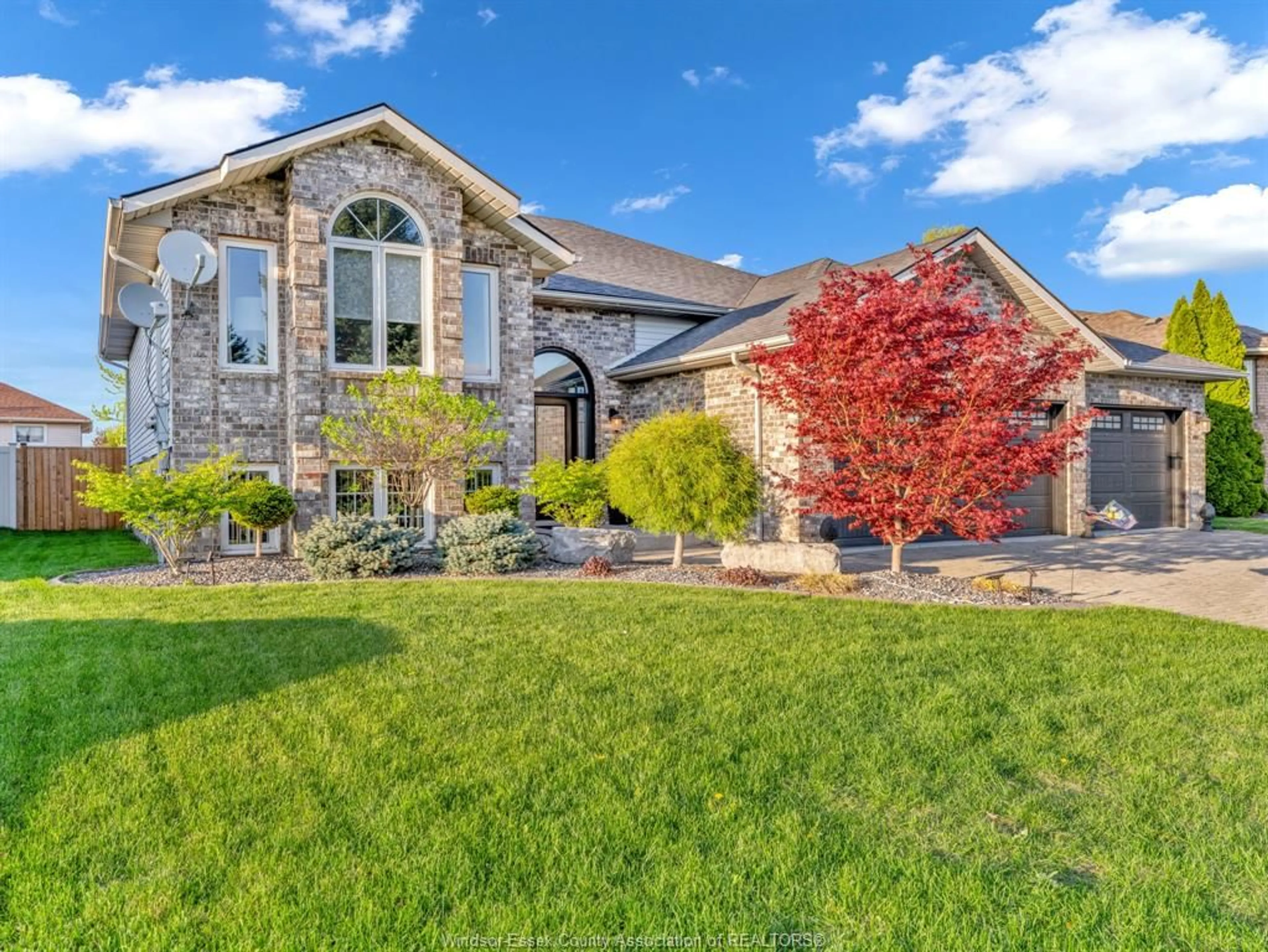 Home with brick exterior material, unknown for 325 SUNNYSIDE Blvd, LaSalle Ontario N9J 3J3