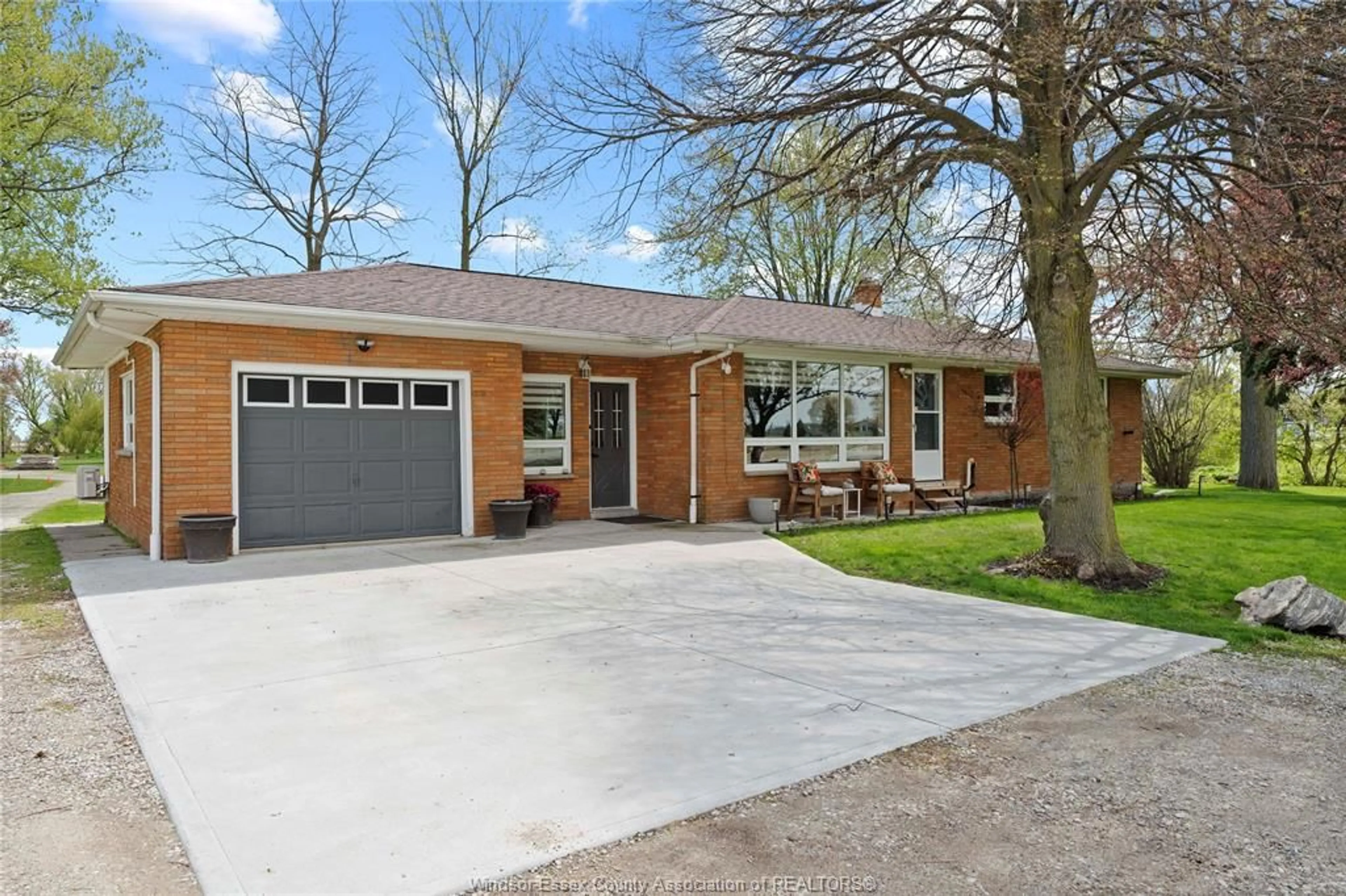 Home with brick exterior material, street for 418 TALBOT Rd, Leamington Ontario N8H 3V6