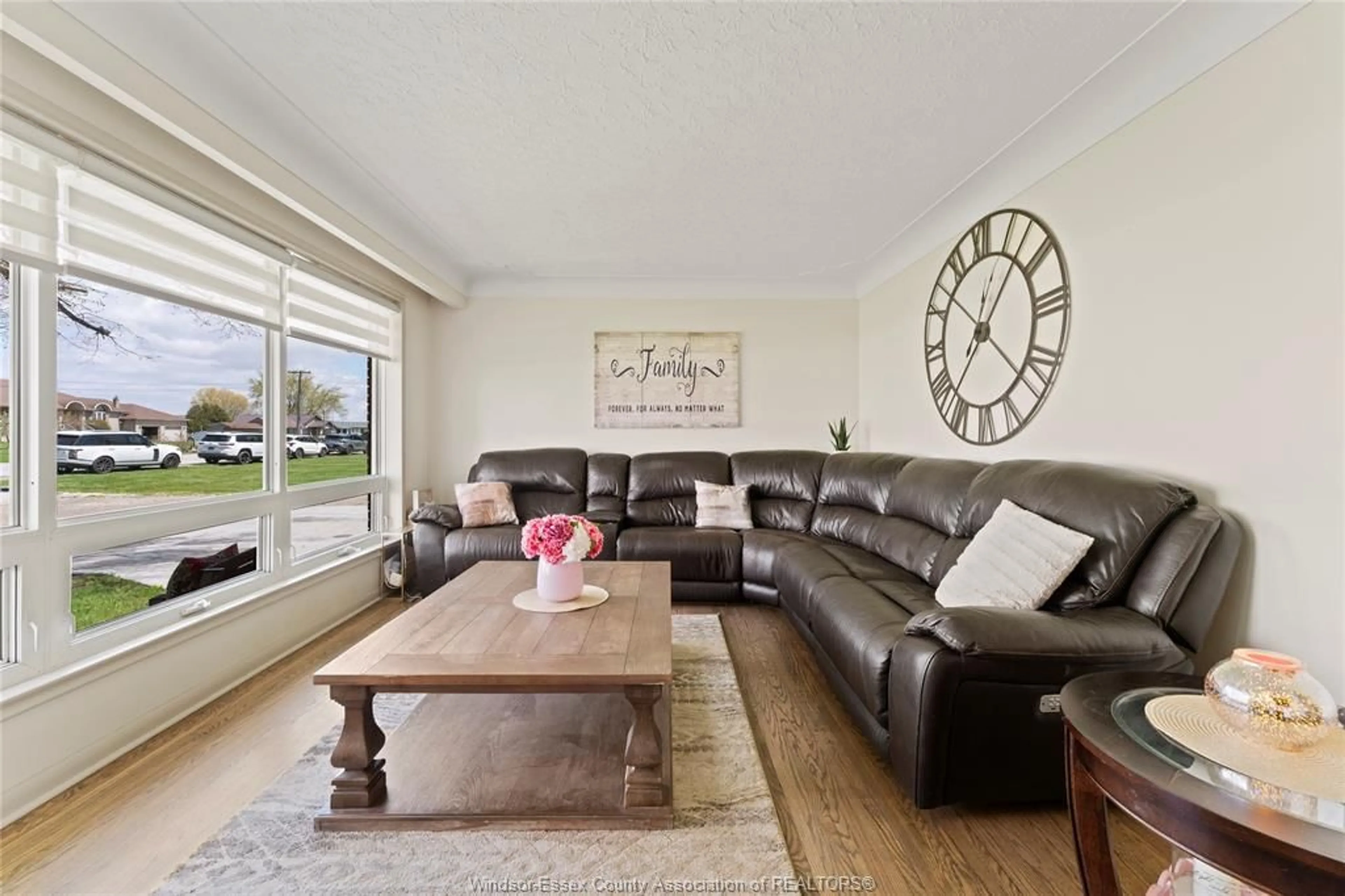 Living room with furniture, unknown for 418 TALBOT Rd, Leamington Ontario N8H 3V6