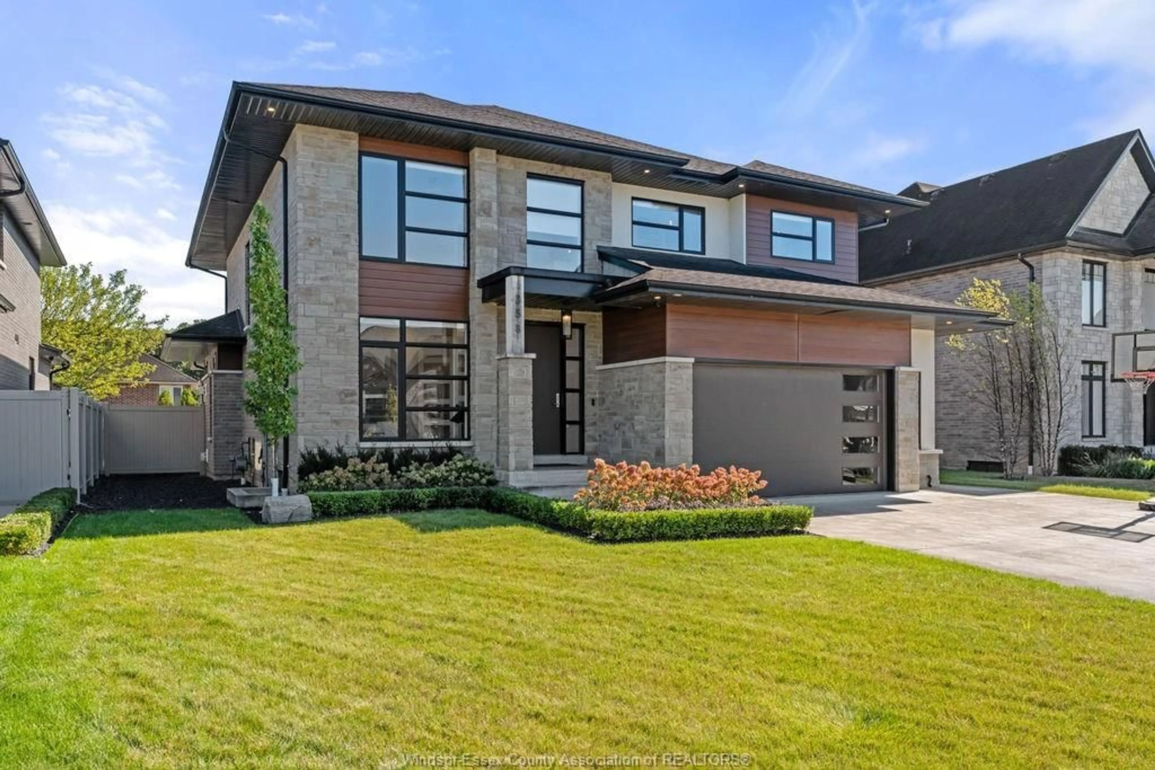 Home with brick exterior material, street for 258 XAVIER Cir, Lakeshore Ontario N8N 0J3