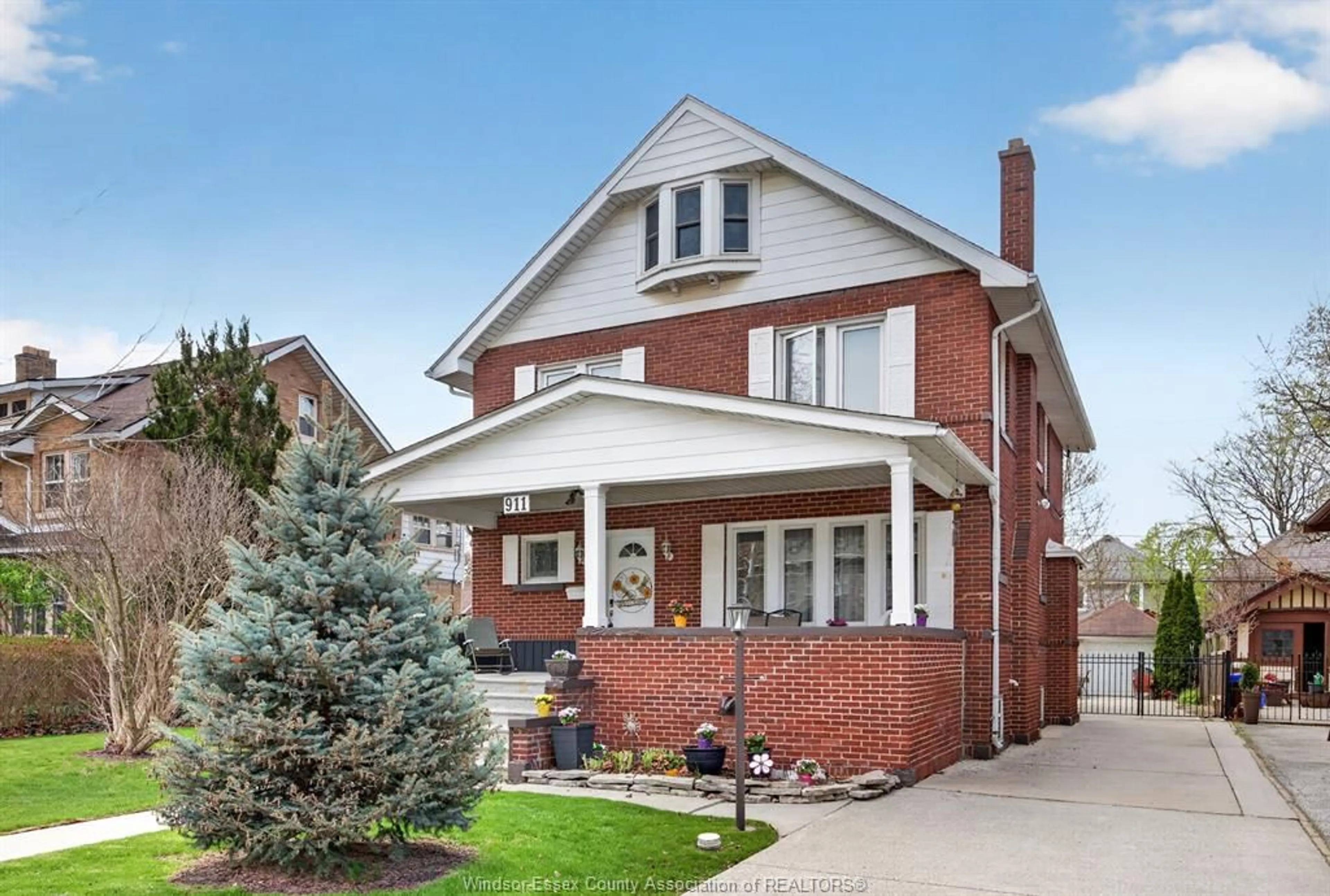 Home with brick exterior material, street for 911 Victoria Ave, Windsor Ontario N9A 4N5