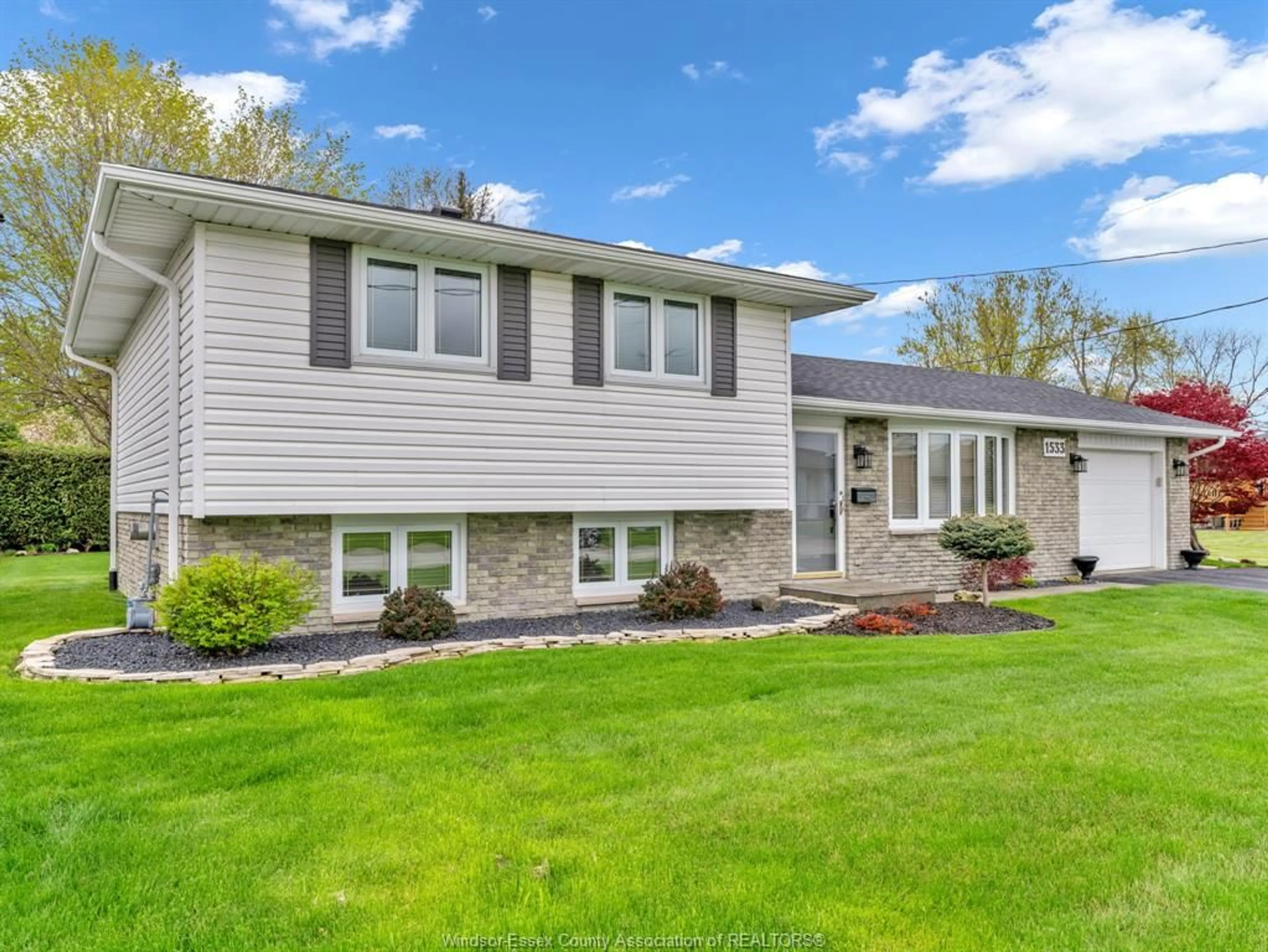 Home with vinyl exterior material, unknown for 1533 PEACH Dr, Ruthven Ontario N0P 2G0