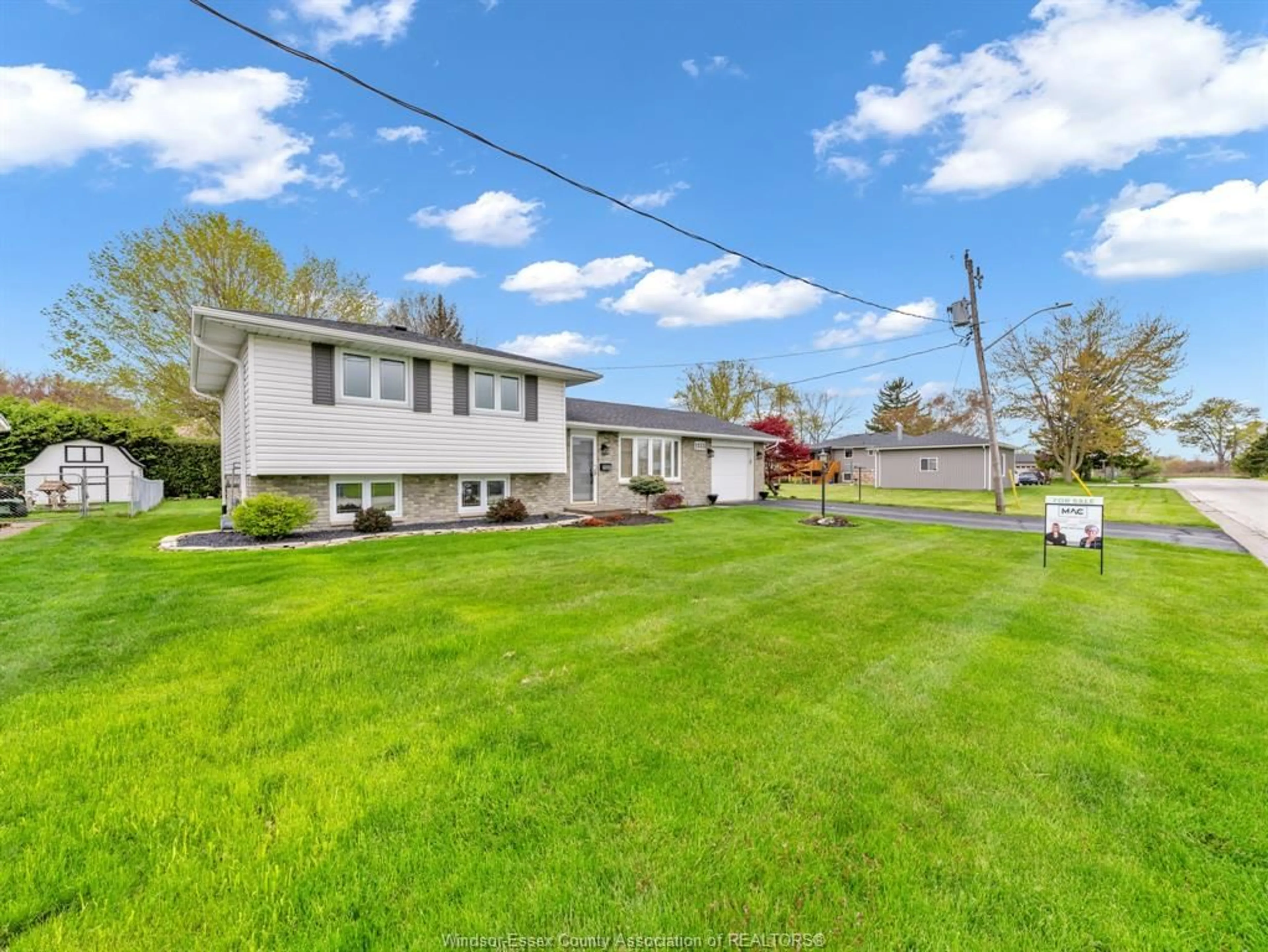 A pic from outside/outdoor area/front of a property/back of a property/a pic from drone, unknown for 1533 PEACH Dr, Ruthven Ontario N0P 2G0