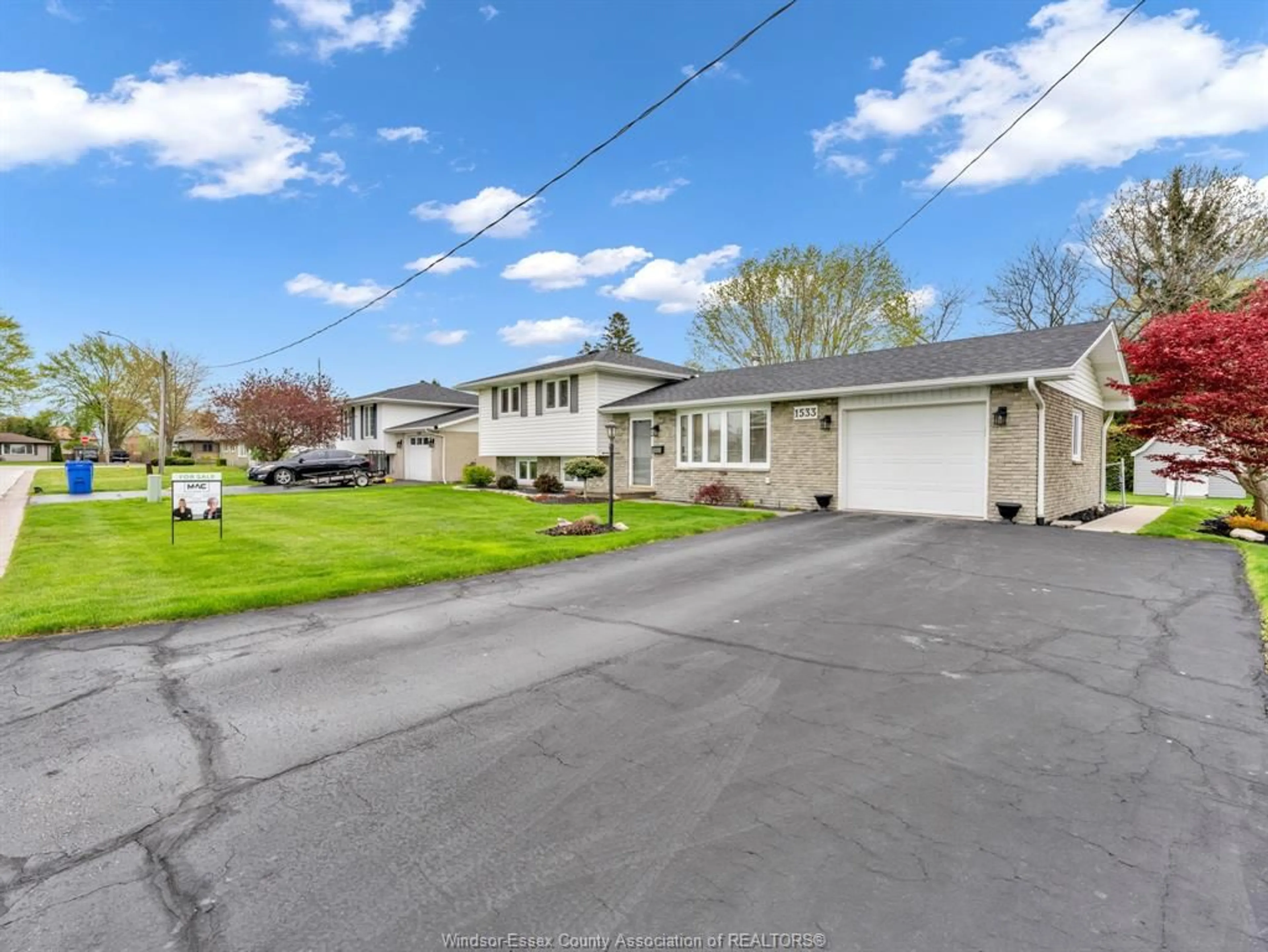 A pic from outside/outdoor area/front of a property/back of a property/a pic from drone, street for 1533 PEACH Dr, Ruthven Ontario N0P 2G0