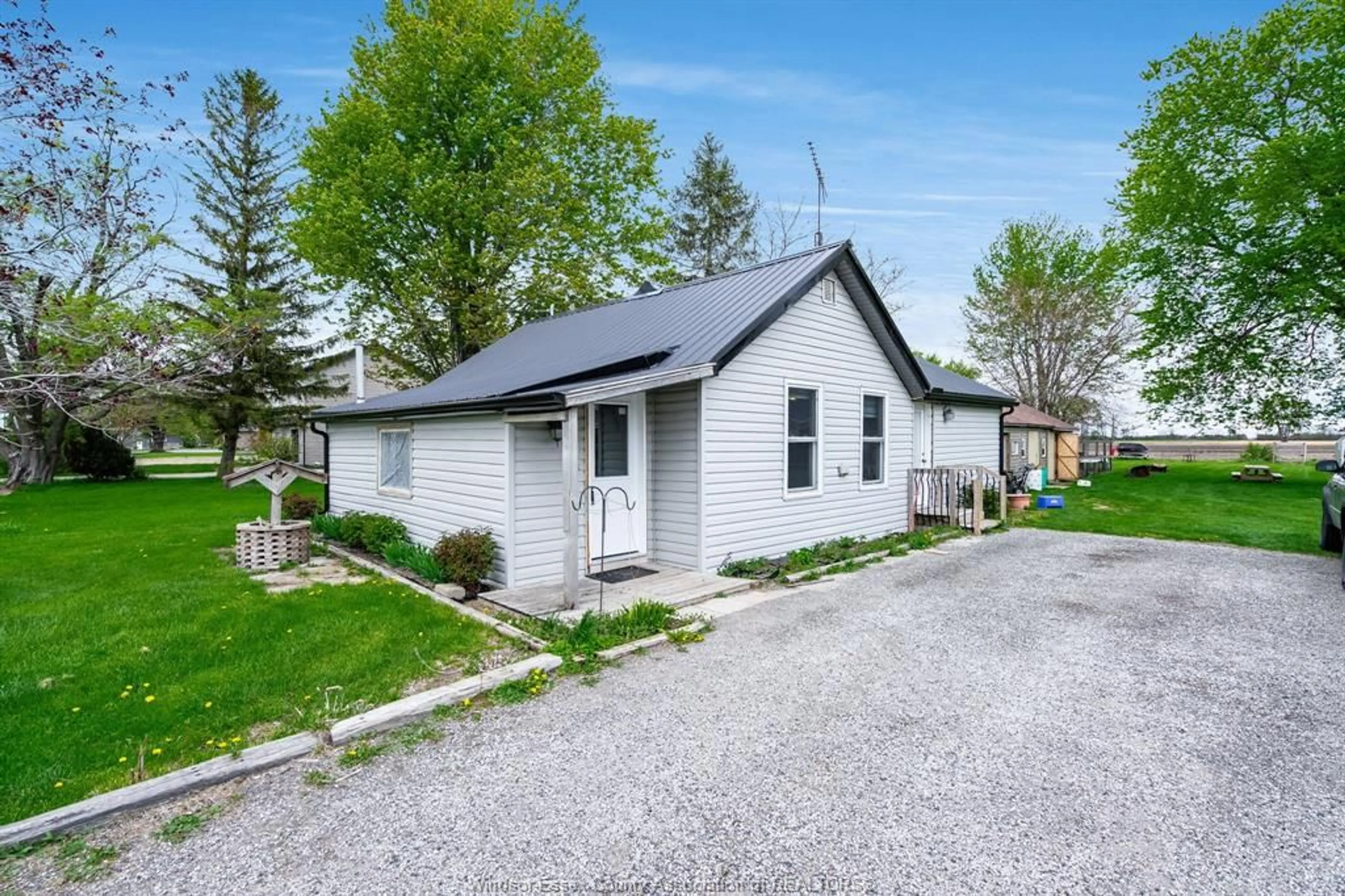 Unknown for 850 County Road 31, Leamington Ontario N8H 3V8