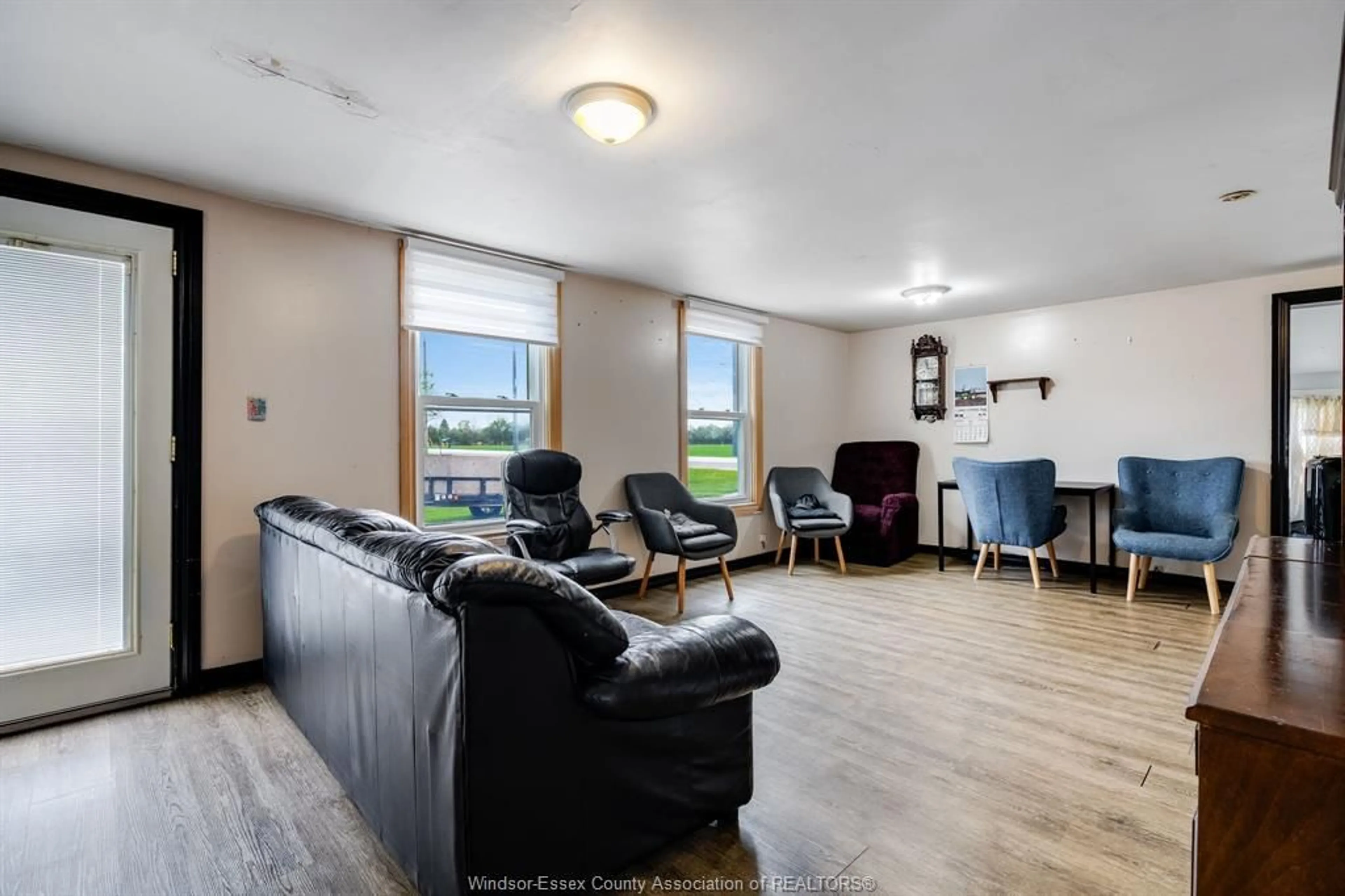 Living room with furniture, unknown for 850 County Road 31, Leamington Ontario N8H 3V8