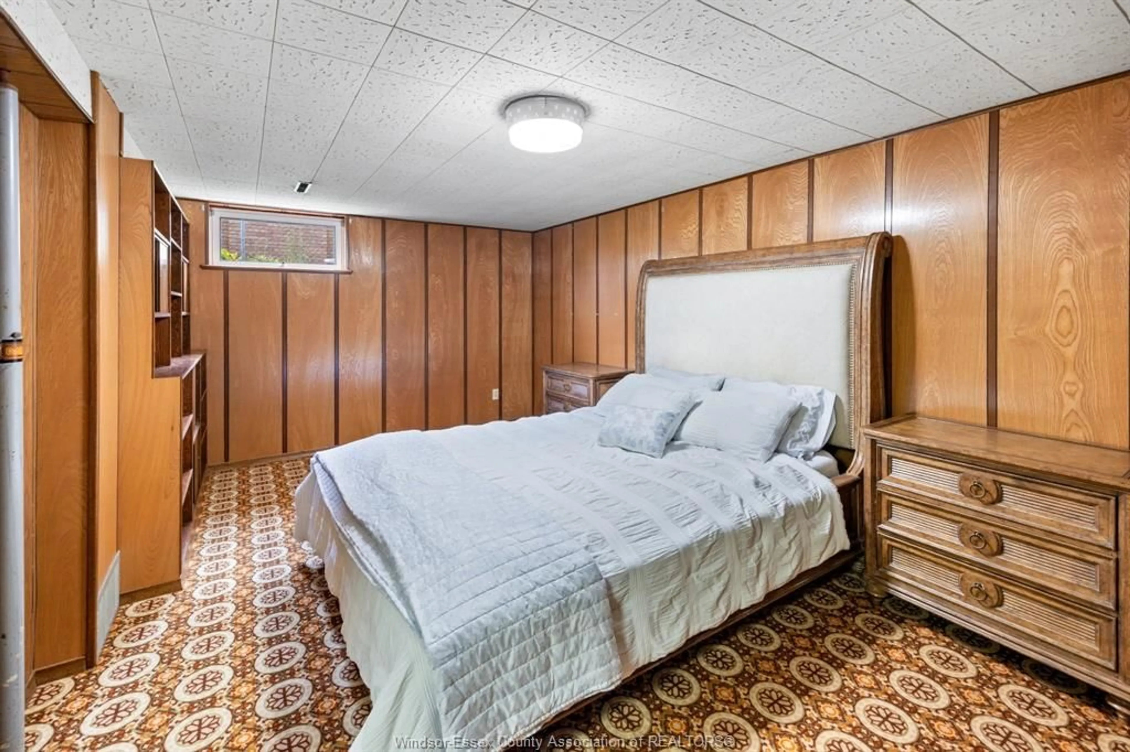 Bedroom with bed, carpet floor for 1565 ROXBOROUGH, Windsor Ontario N9B 3H2