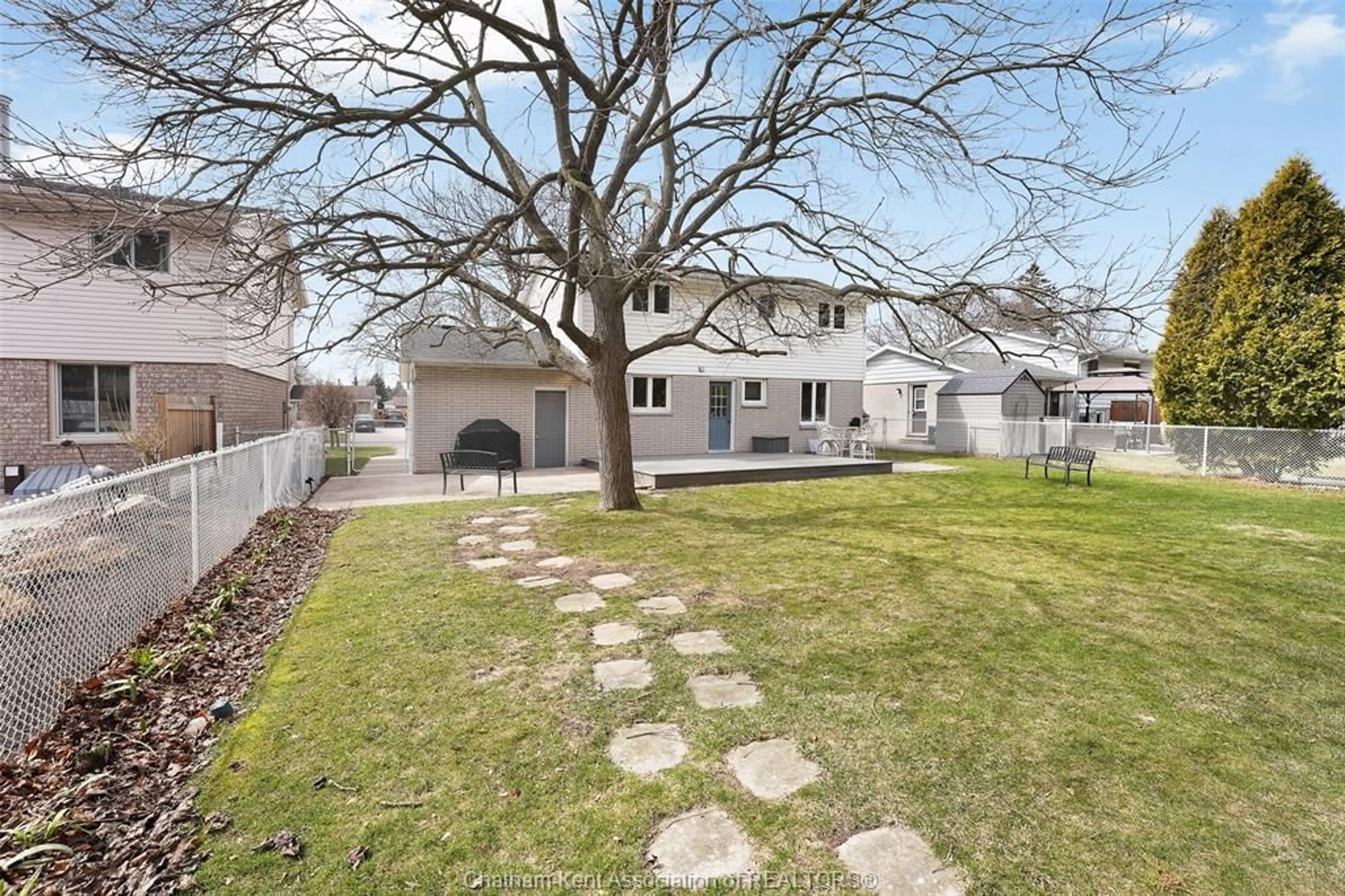 A pic from outside/outdoor area/front of a property/back of a property/a pic from drone, street for 264 Baldoon Rd, Chatham Ontario N7L 1E6