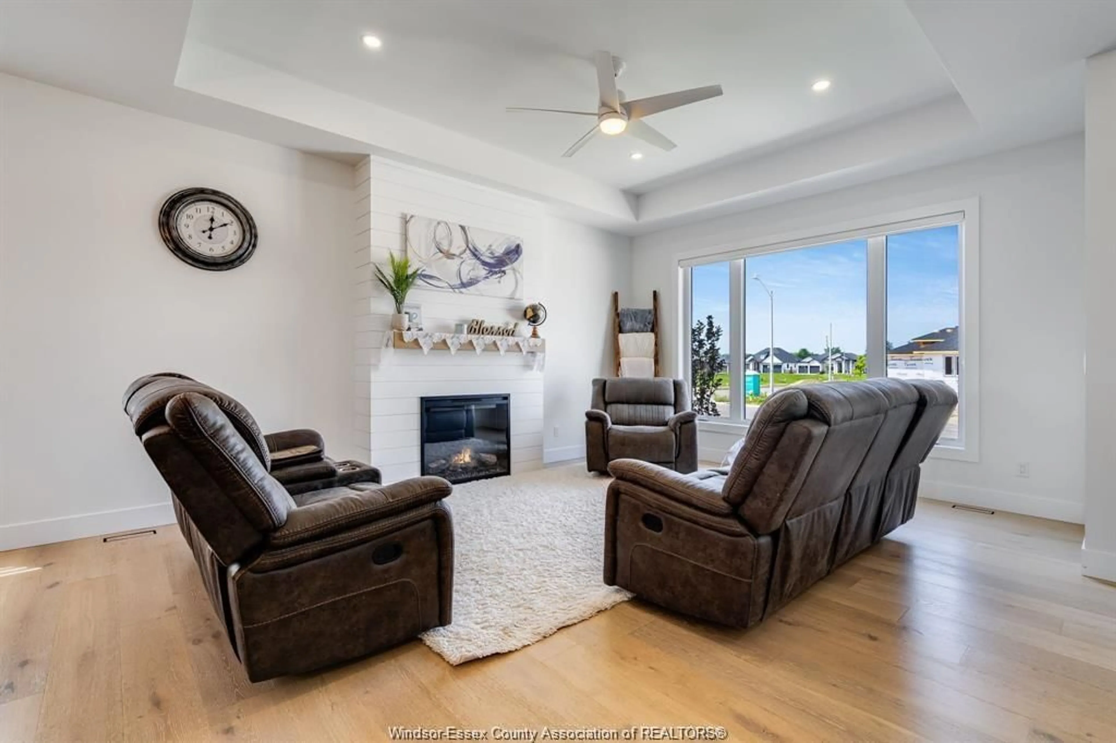 Living room with furniture, unknown for 6 HEATHVIEW Trail, Leamington Ontario N8H 0G3