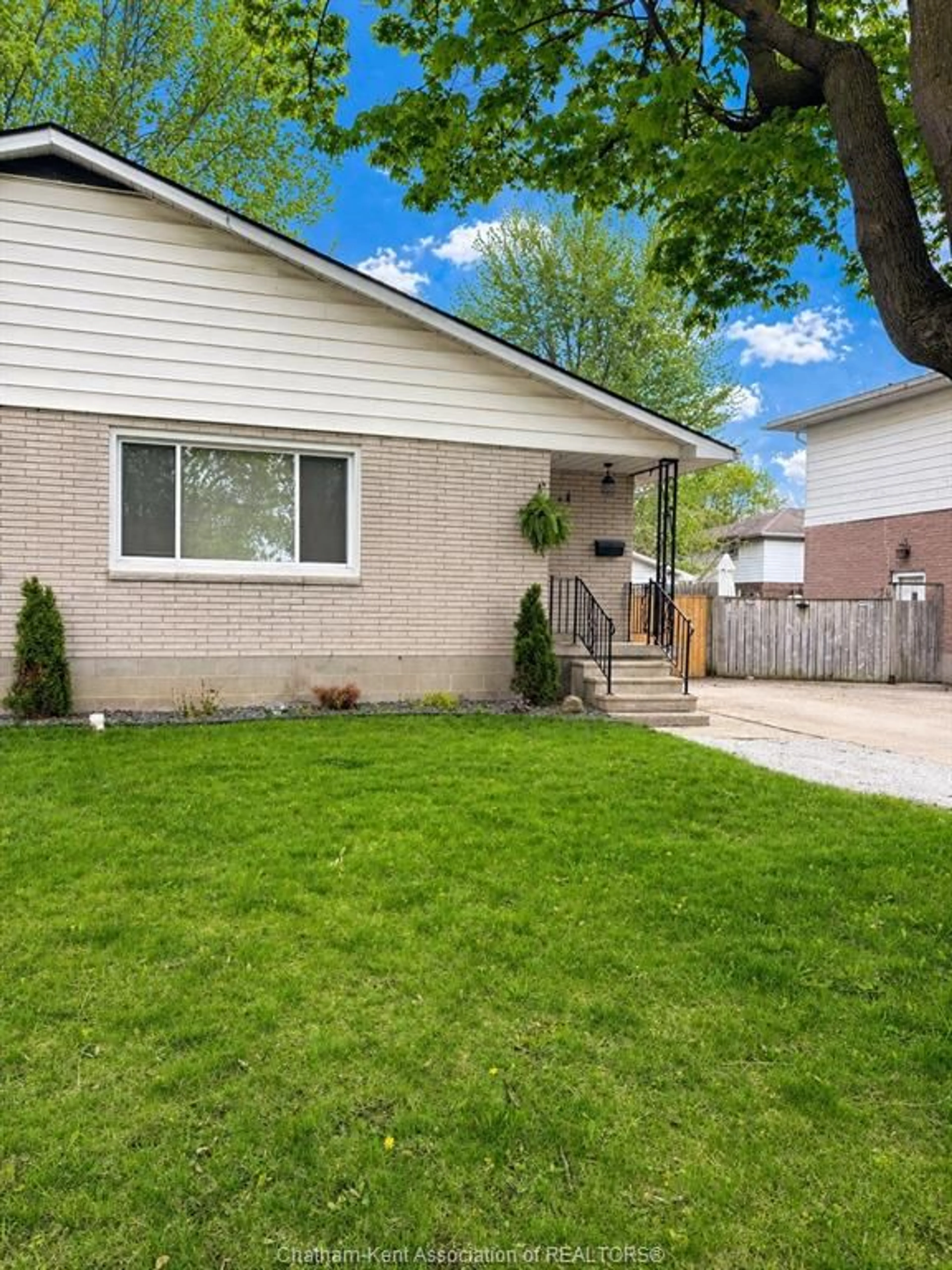Unknown for 24 Sussex St, Chatham Ontario N7L 1L8