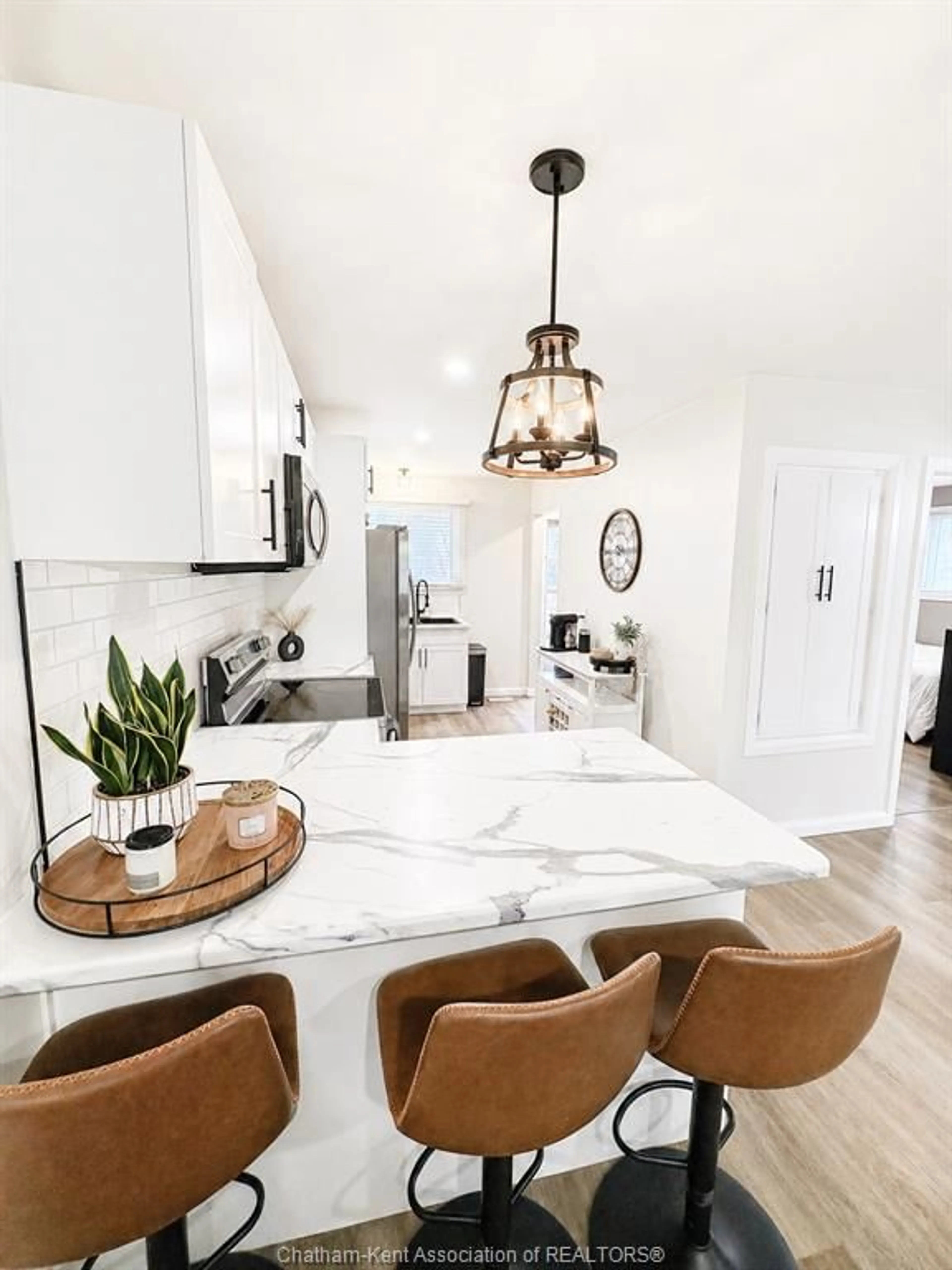 Open concept kitchen, ceramic/tile floor for 24 Sussex St, Chatham Ontario N7L 1L8