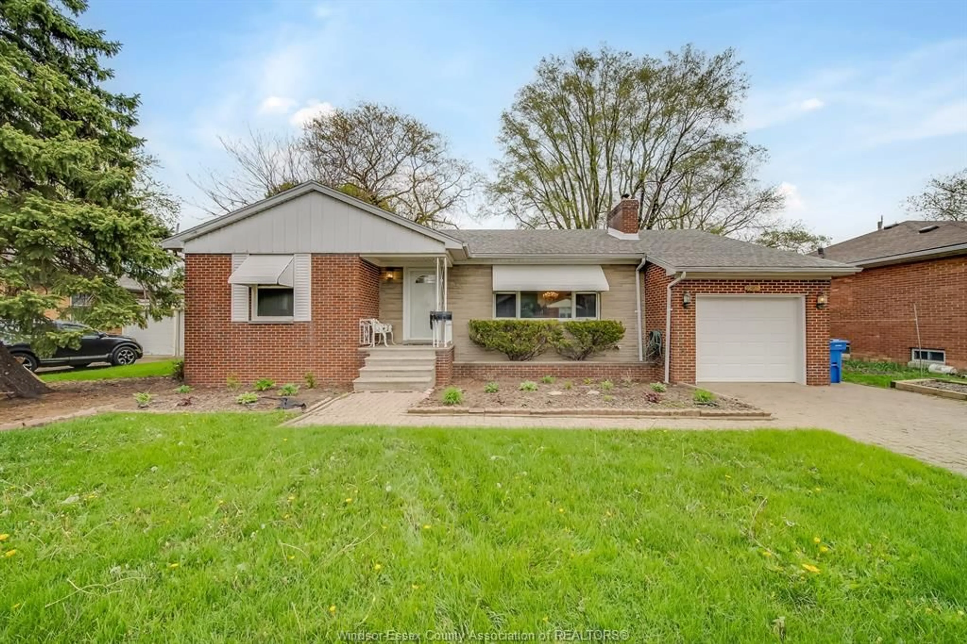 Home with brick exterior material, street for 262 HENKEL Pl, Windsor Ontario N8Y 2E7