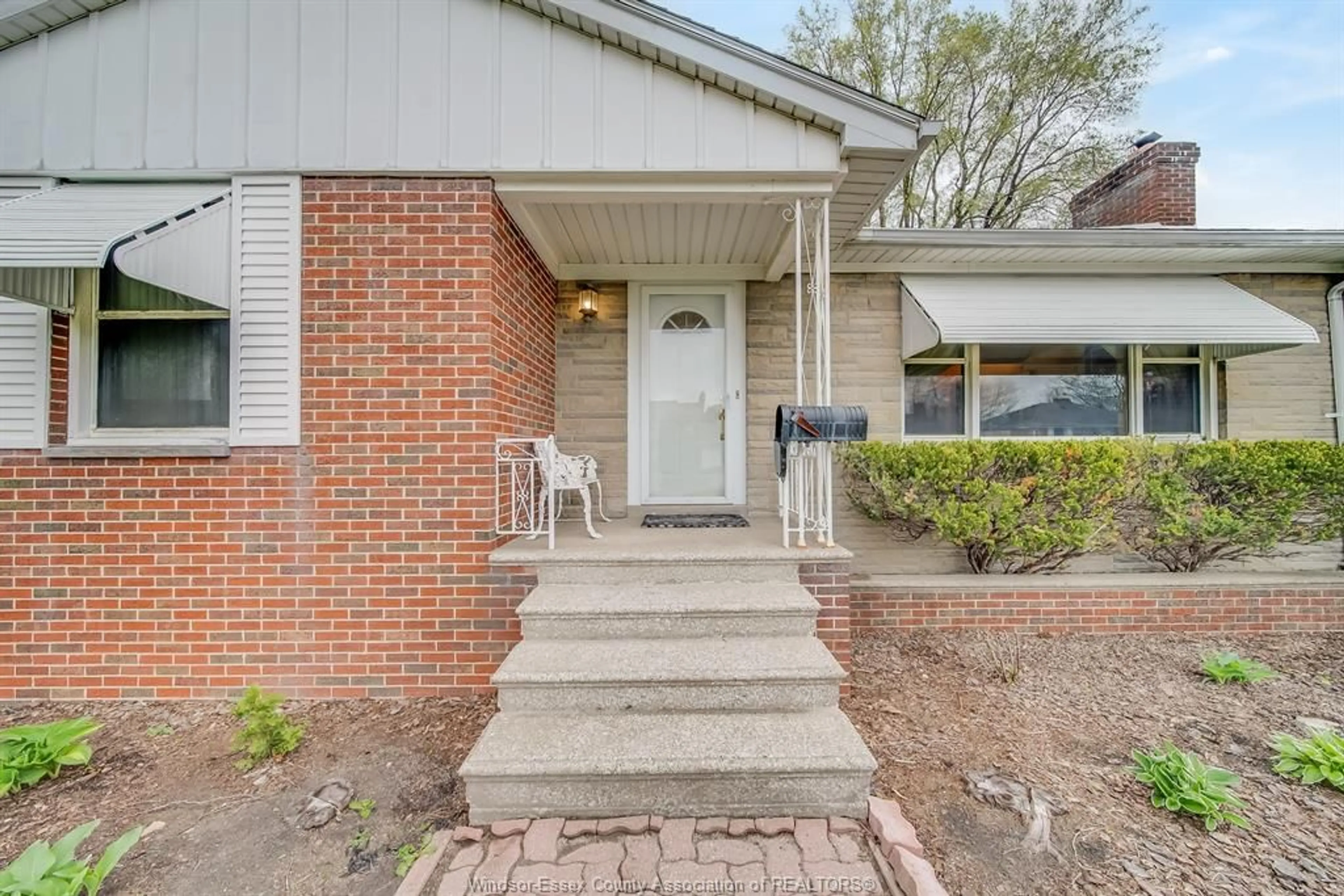 Home with brick exterior material, street for 262 HENKEL Pl, Windsor Ontario N8Y 2E7