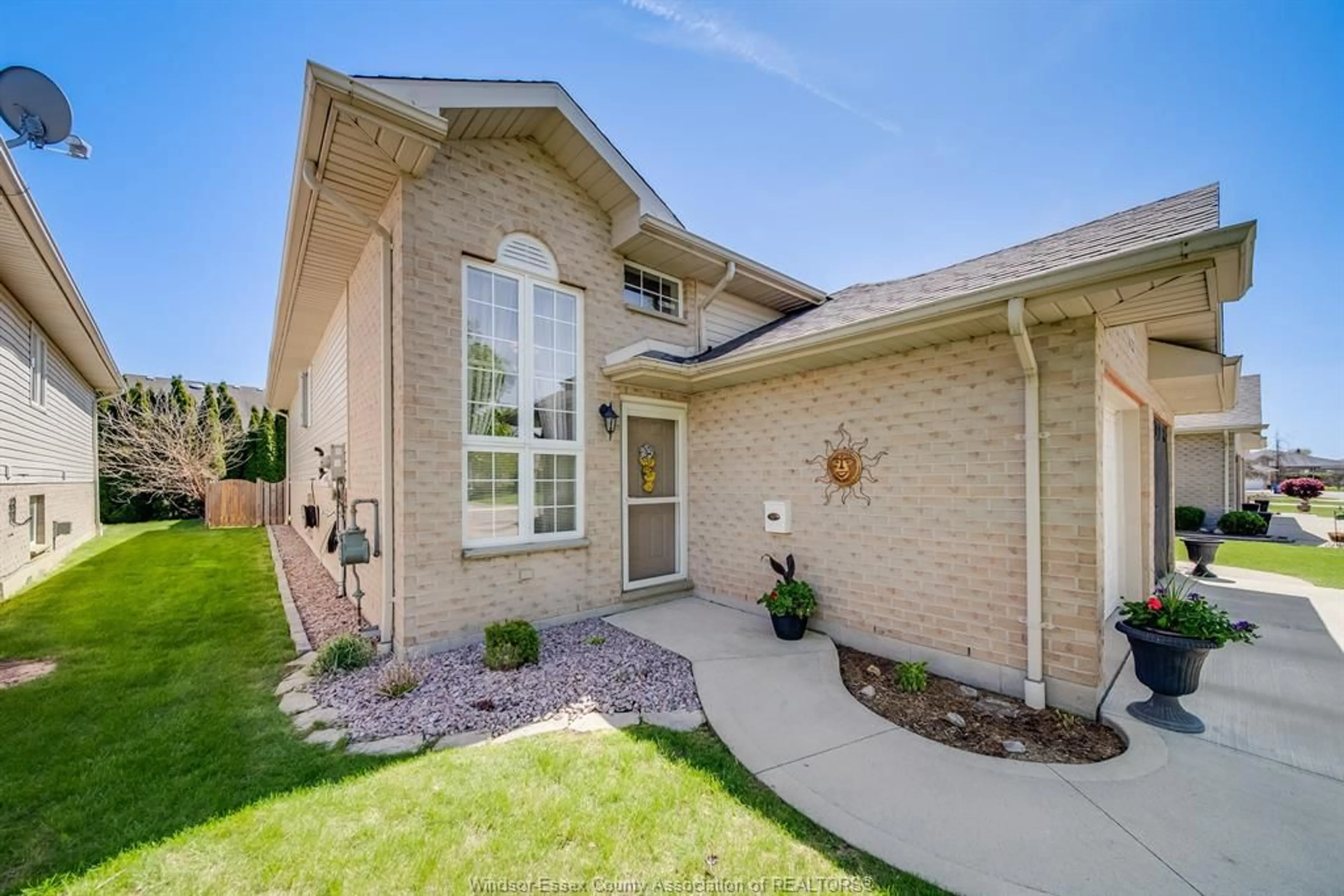 Home with brick exterior material, street for 22 VILLA Crt, Chatham Ontario N7L 5P5
