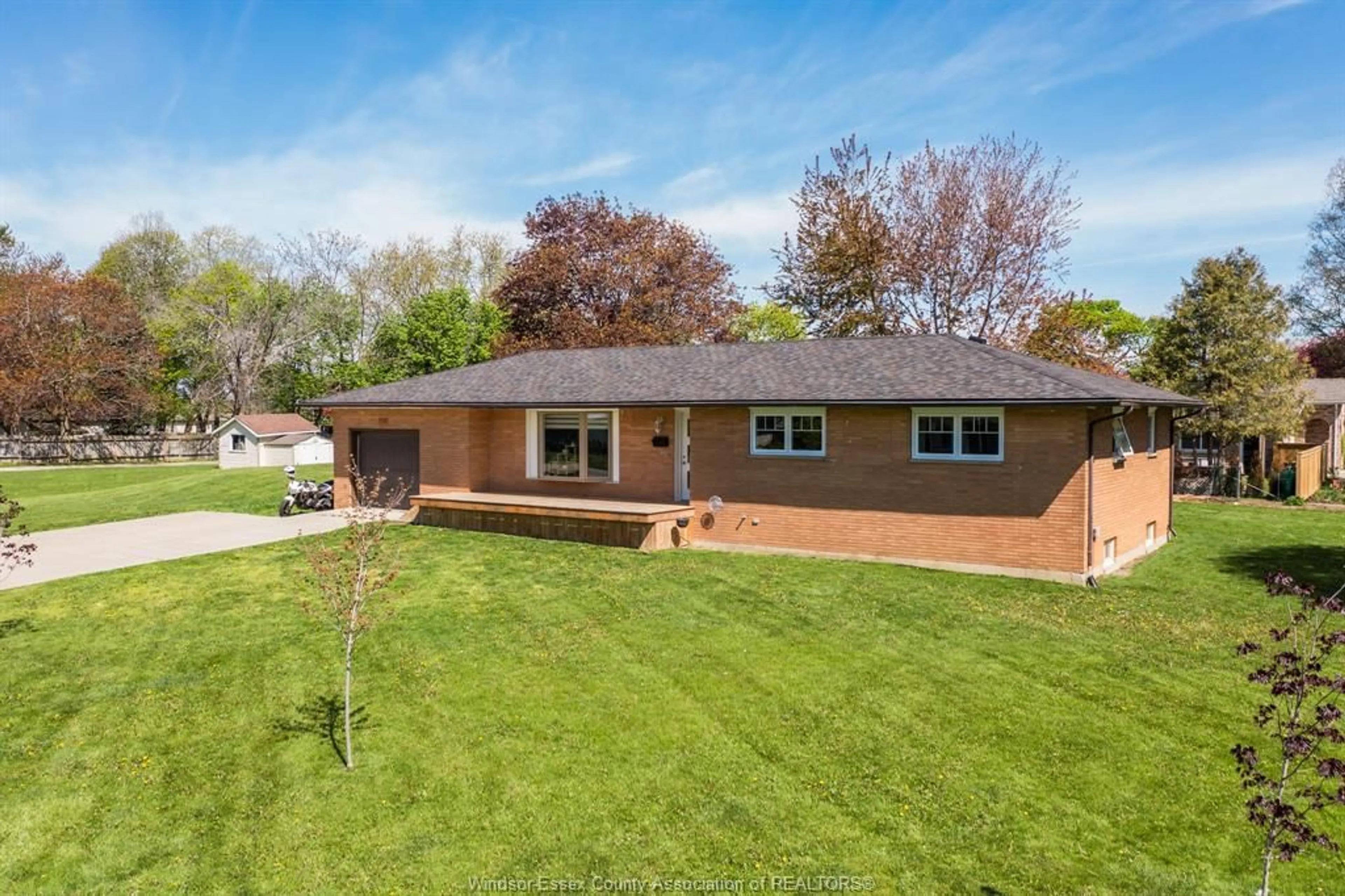 Home with brick exterior material, street for 1336 SUNSET Ave, Kingsville Ontario N9Y 2T3