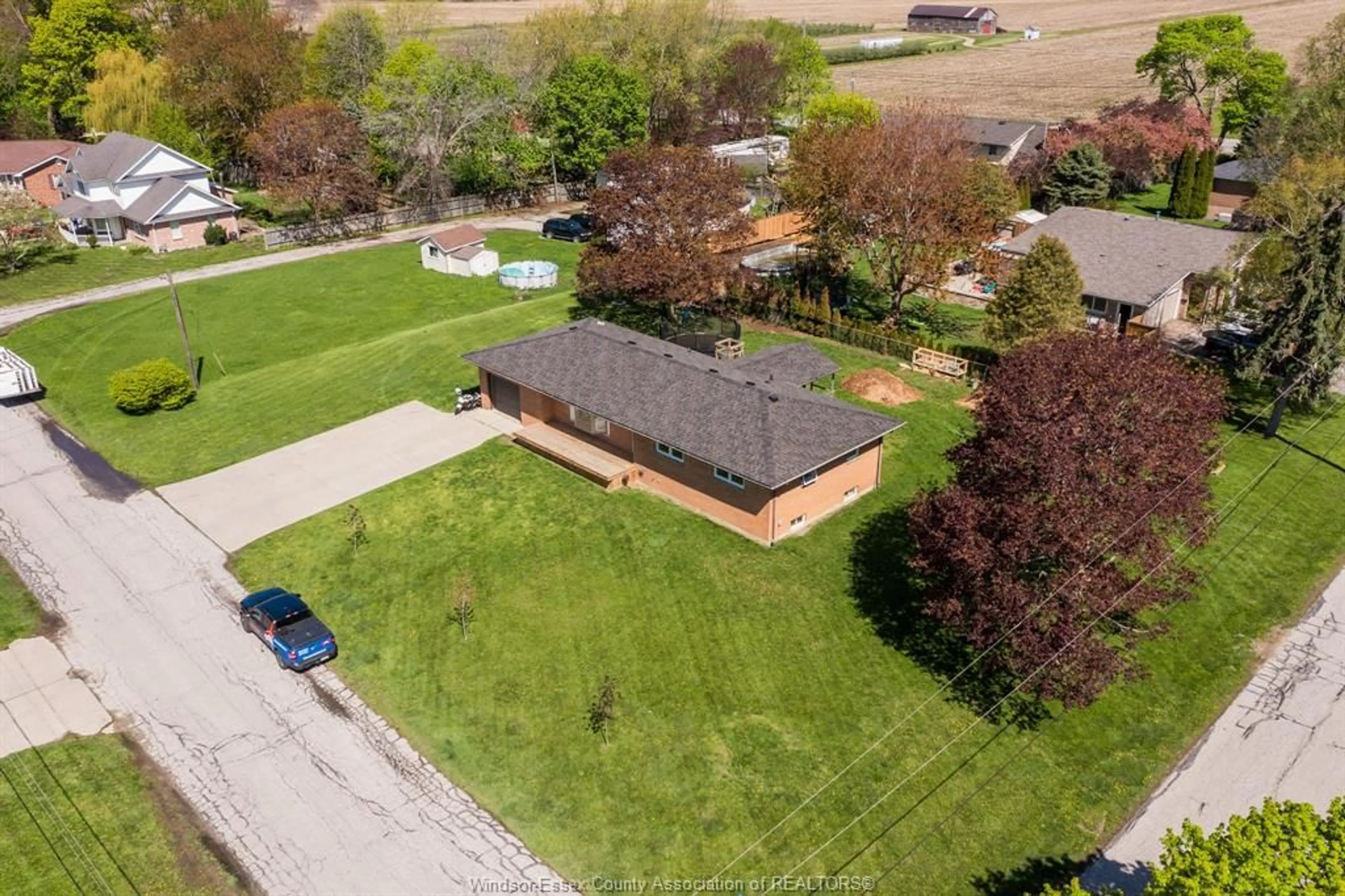 A pic from outside/outdoor area/front of a property/back of a property/a pic from drone, street for 1336 SUNSET Ave, Kingsville Ontario N9Y 2T3