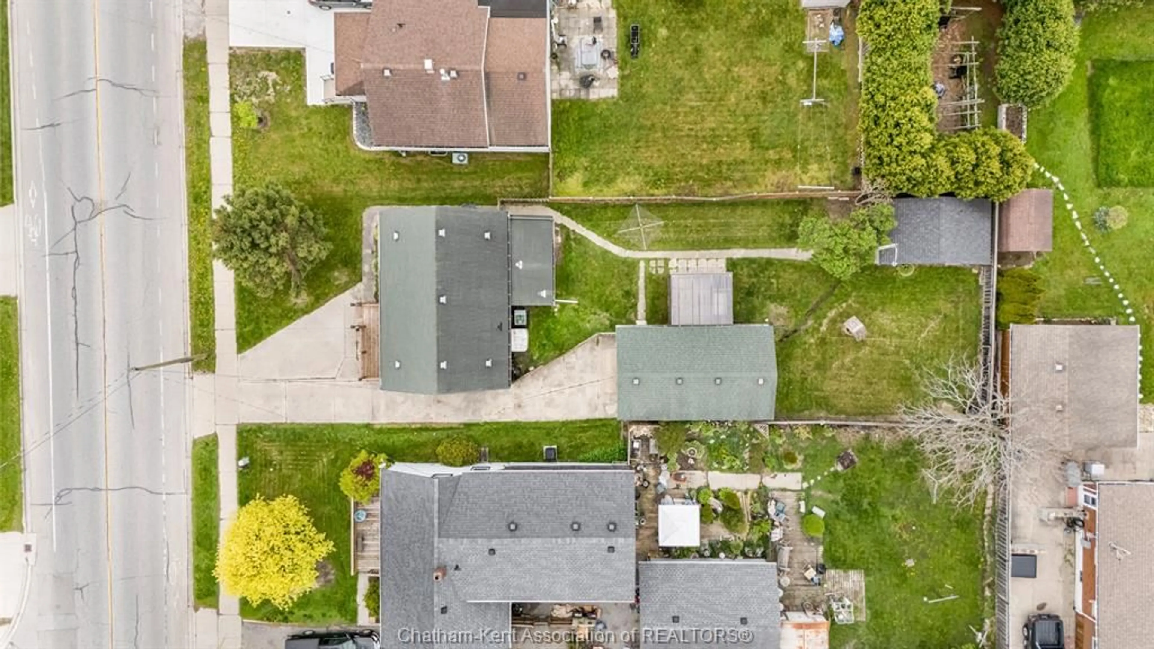 A pic from outside/outdoor area/front of a property/back of a property/a pic from drone, street for 315 mcnaughton Ave, Chatham Ontario N7L 2G7