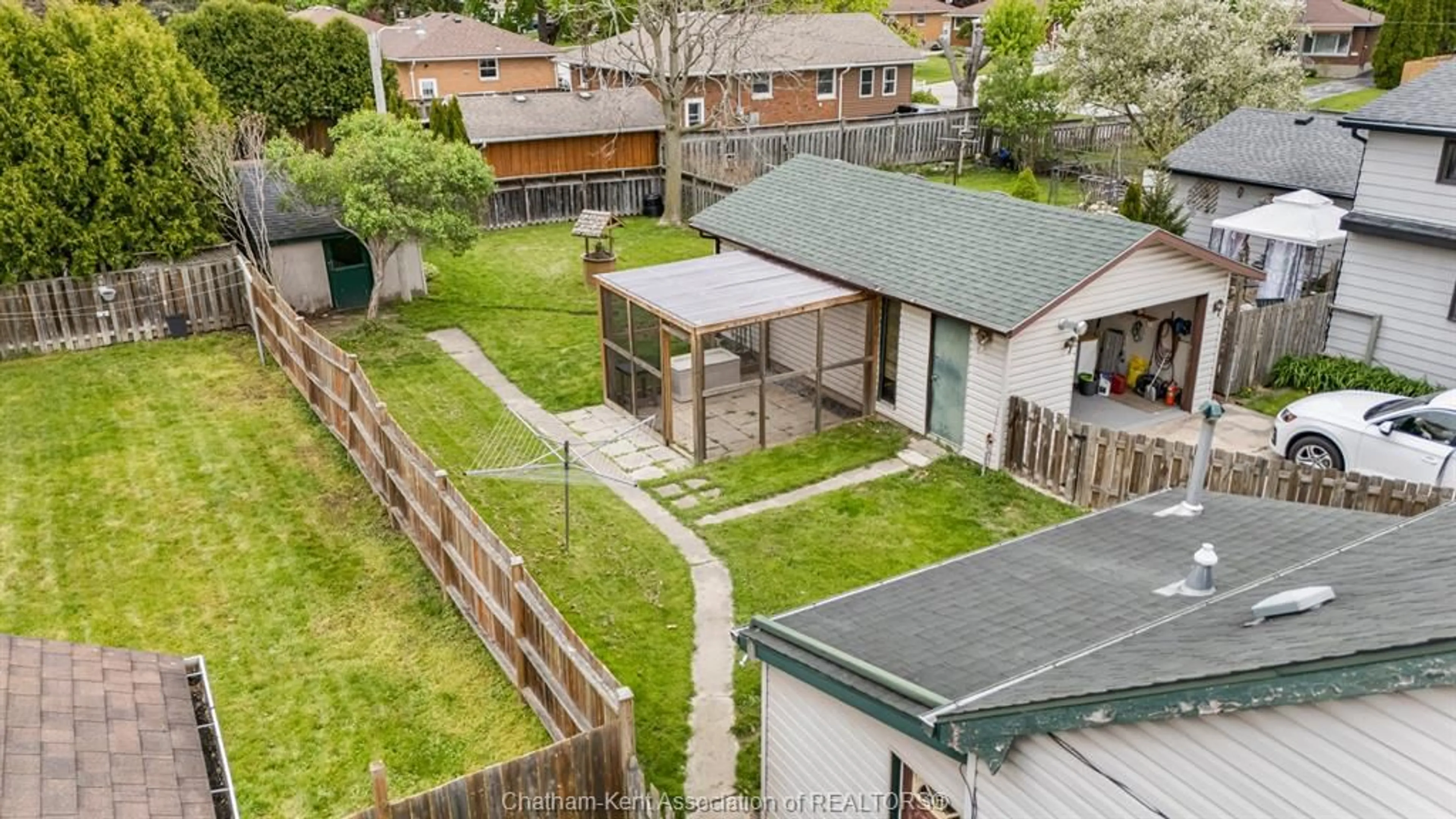 A pic from outside/outdoor area/front of a property/back of a property/a pic from drone, street for 315 mcnaughton Ave, Chatham Ontario N7L 2G7