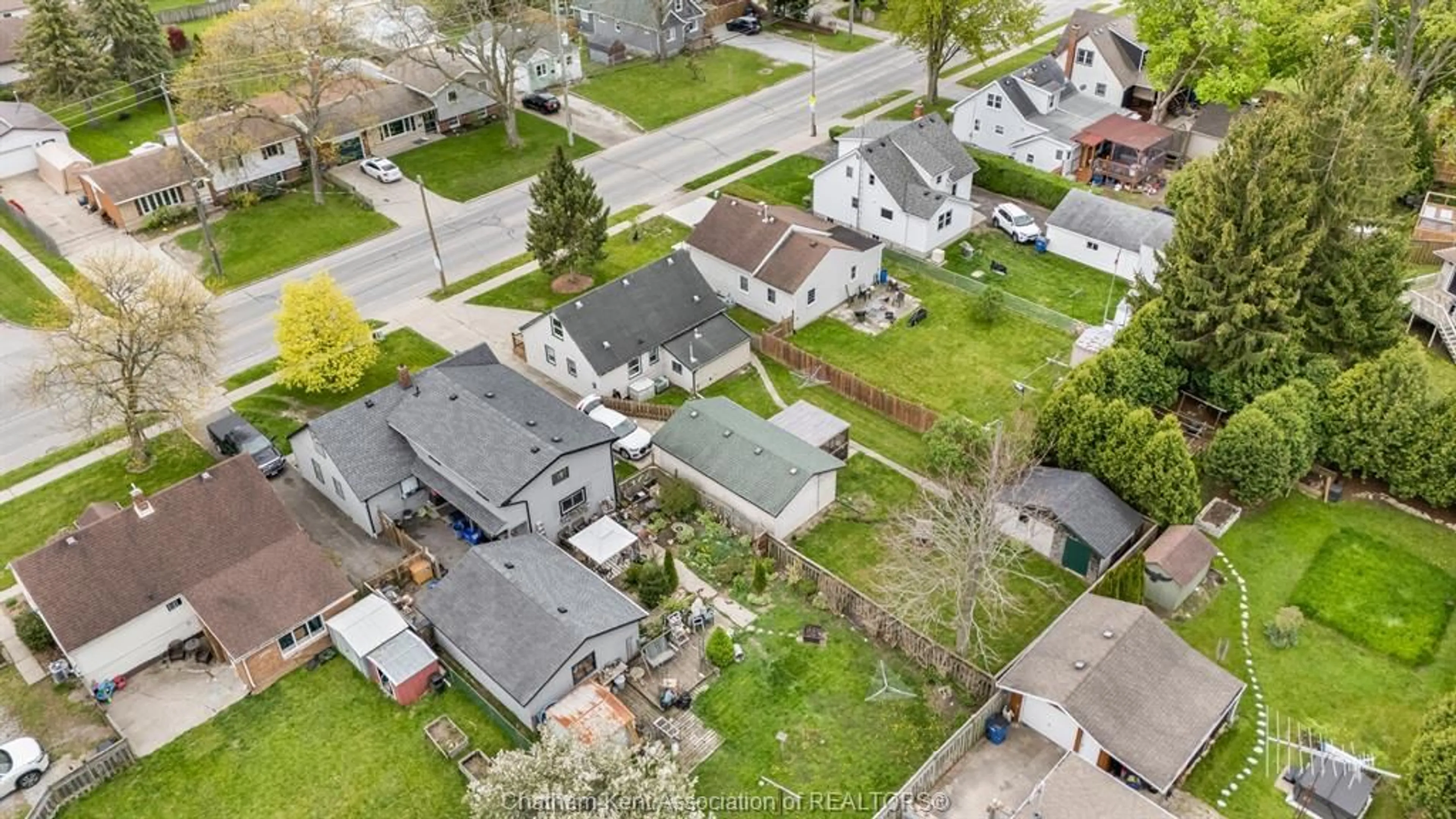 A pic from outside/outdoor area/front of a property/back of a property/a pic from drone, street for 315 mcnaughton Ave, Chatham Ontario N7L 2G7
