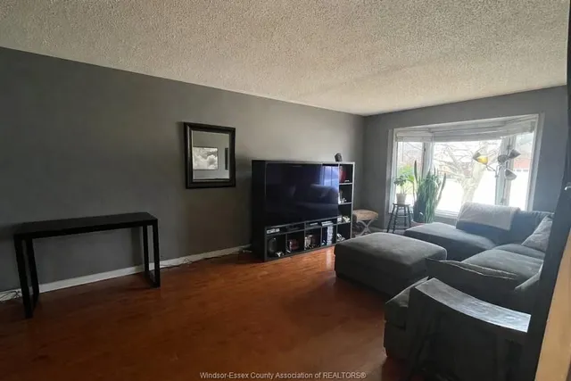 555 JEFFREYBROOK Dr, London 5
