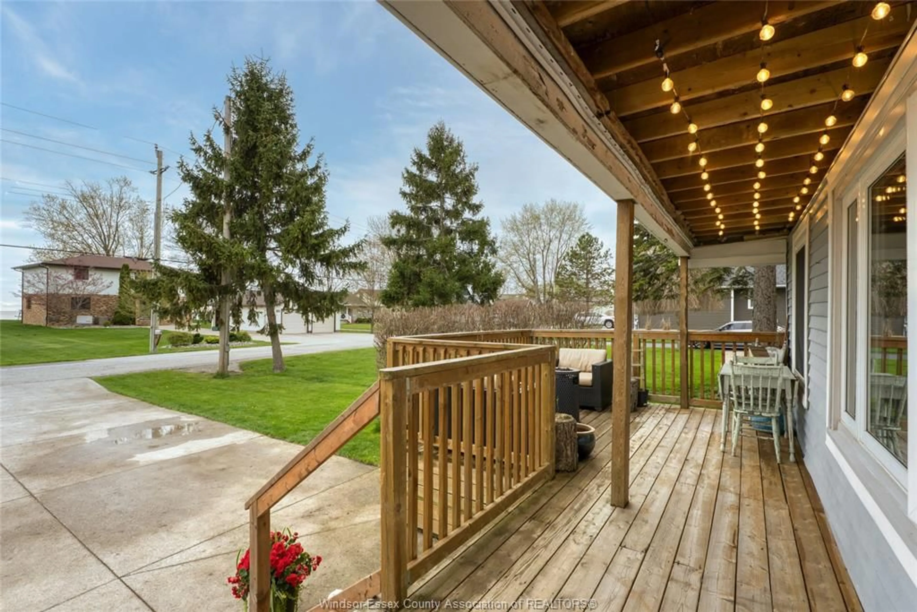 Patio, unknown for 374 LAKEWOOD Dr, Amherstburg Ontario N9V 2Y8