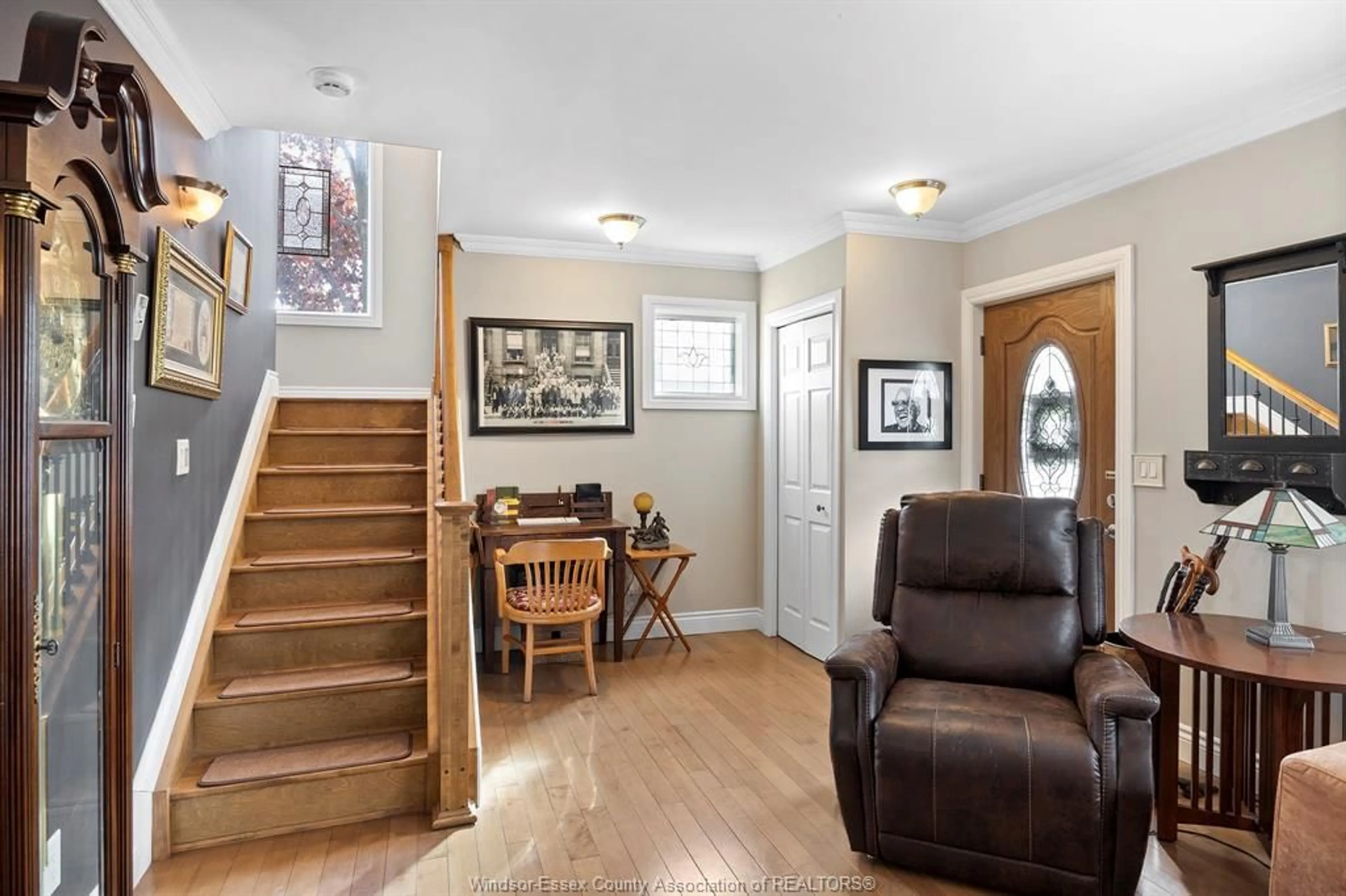 Indoor entryway for 108 MONTROSE St, Windsor Ontario N8X 1A3