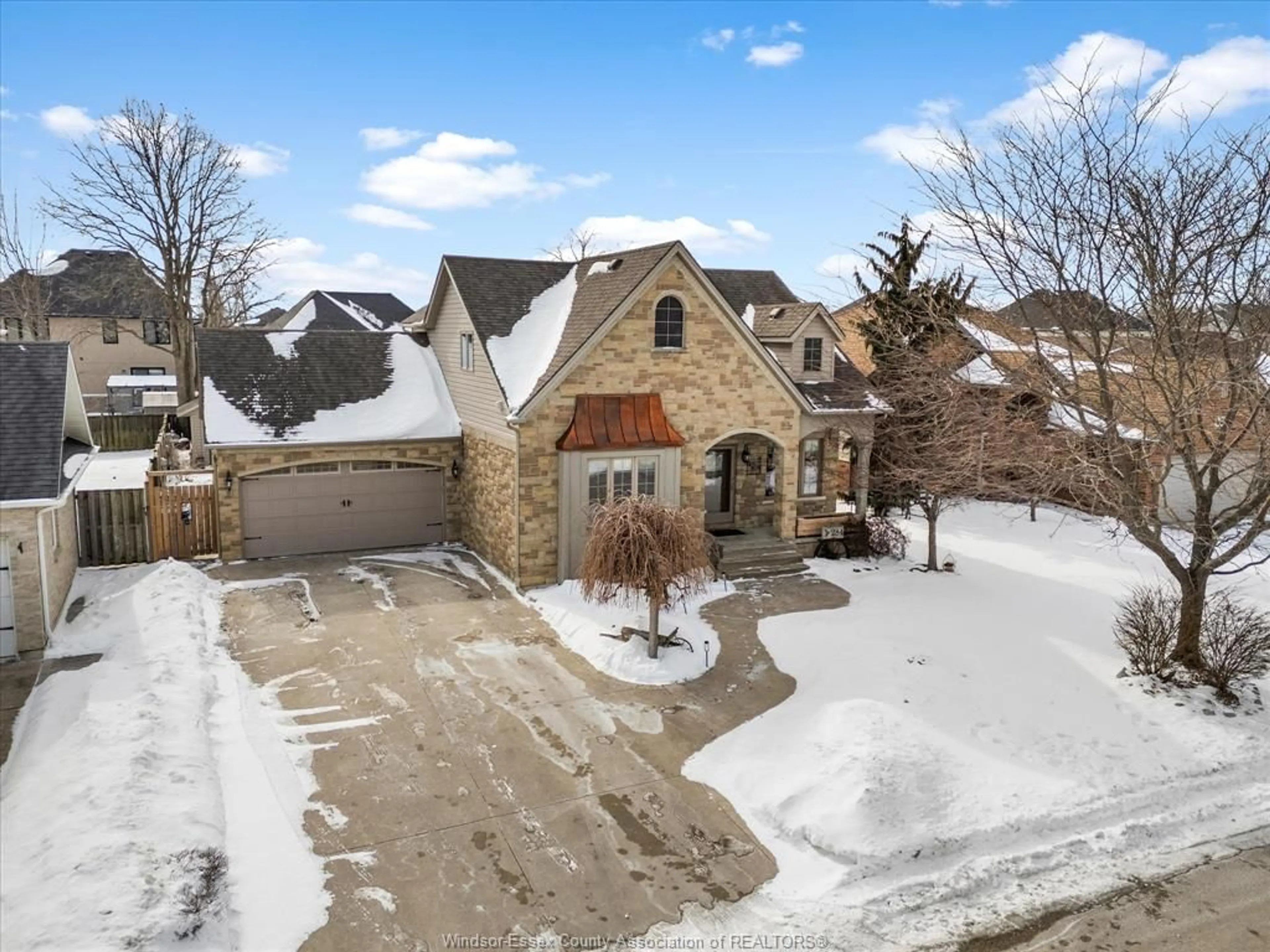 A pic from outside/outdoor area/front of a property/back of a property/a pic from drone, street for 284 DONALD Cres, Belle River Ontario N8L 0N5
