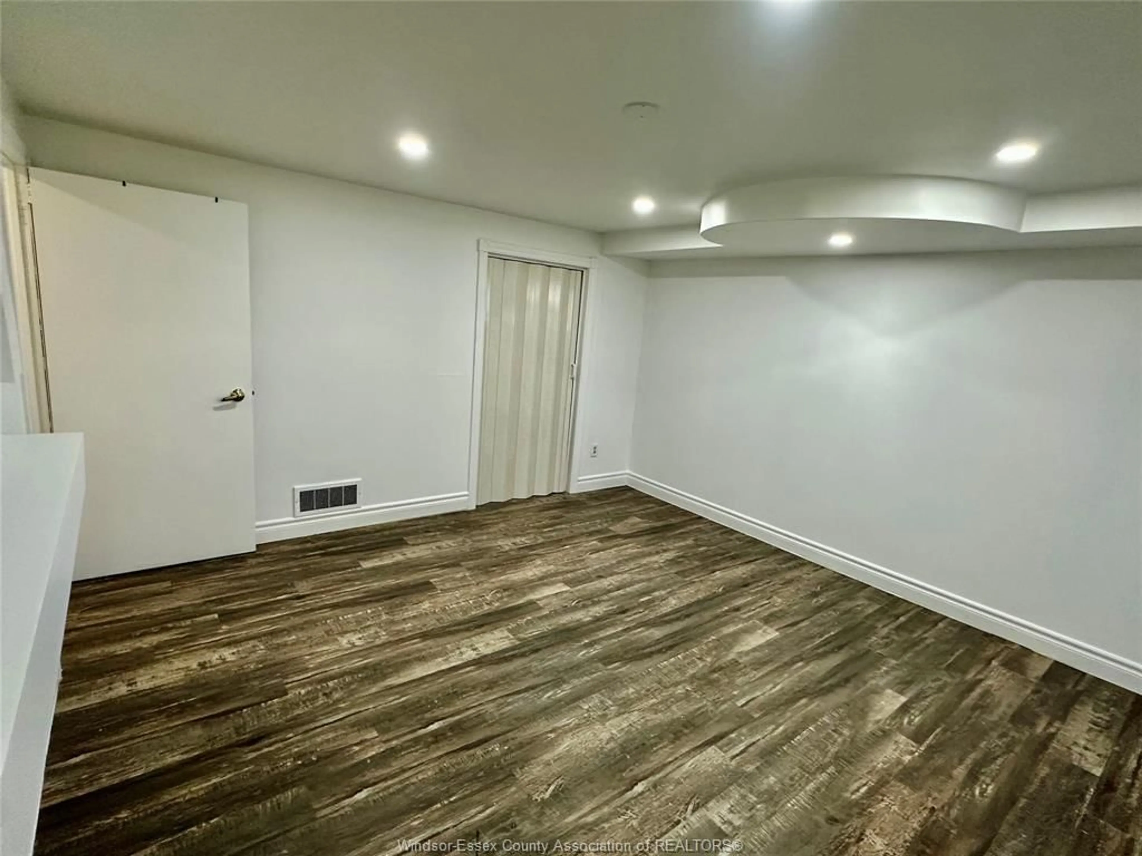A pic of a room for 31 PLUMBROOK, Leamington Ontario N8H 4K7