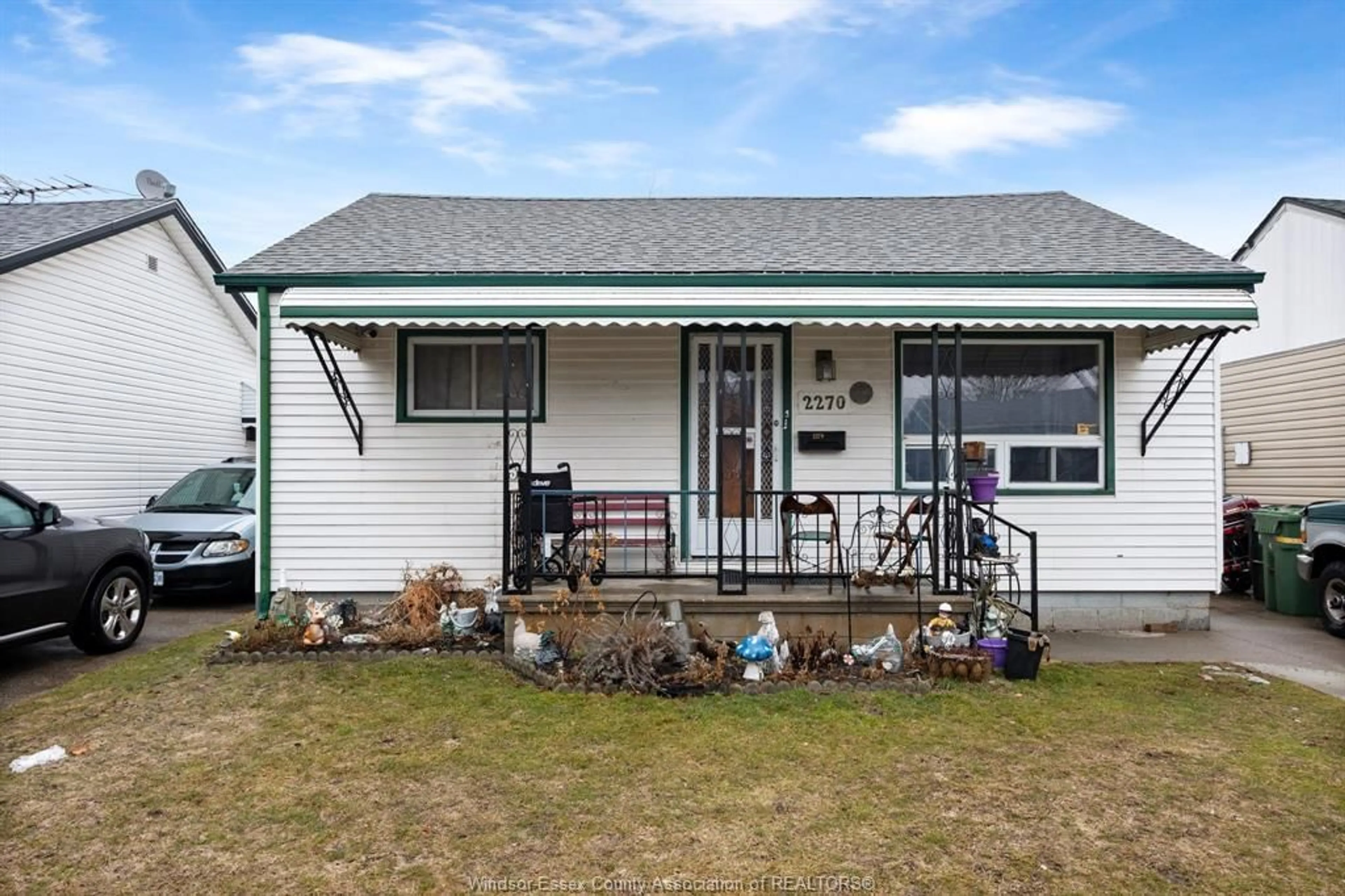 Home with vinyl exterior material, street for 2270 MARENTETTE, Windsor Ontario N8W 2C1