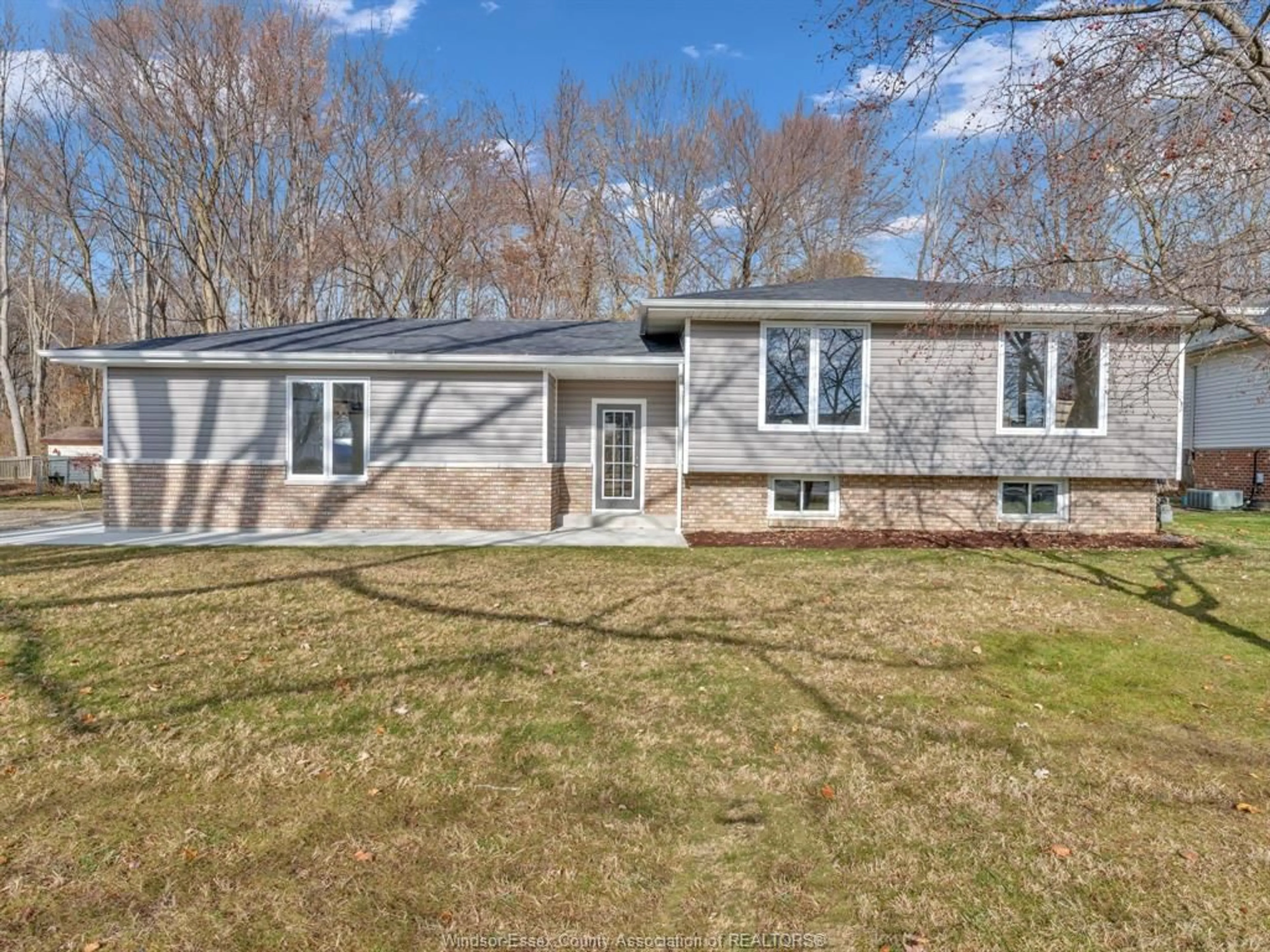 Unknown for 332 Heritage Rd, Kingsville Ontario N9Y 3G21