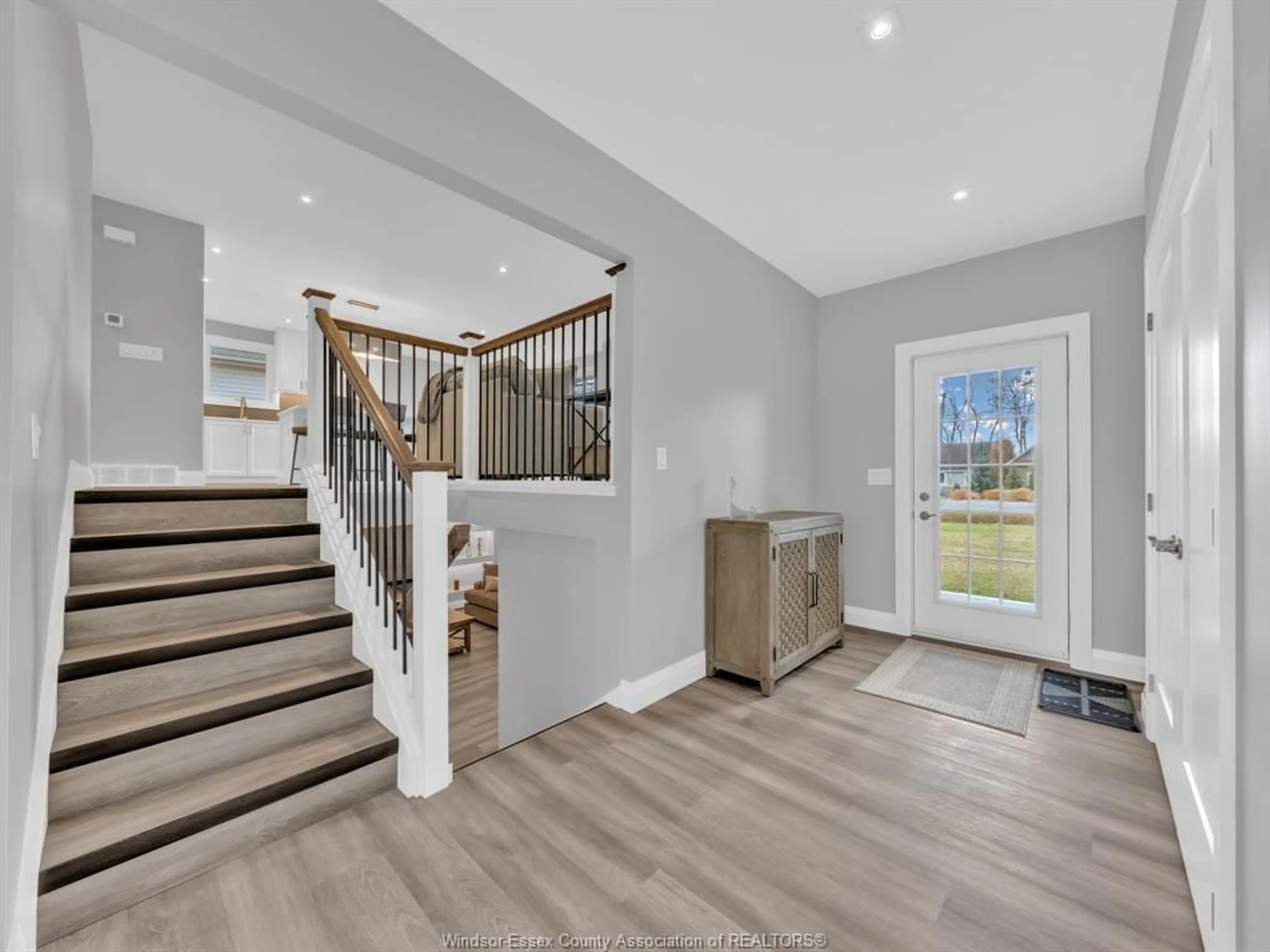 Indoor entryway for 332 Heritage Rd, Kingsville Ontario N9Y 3G21
